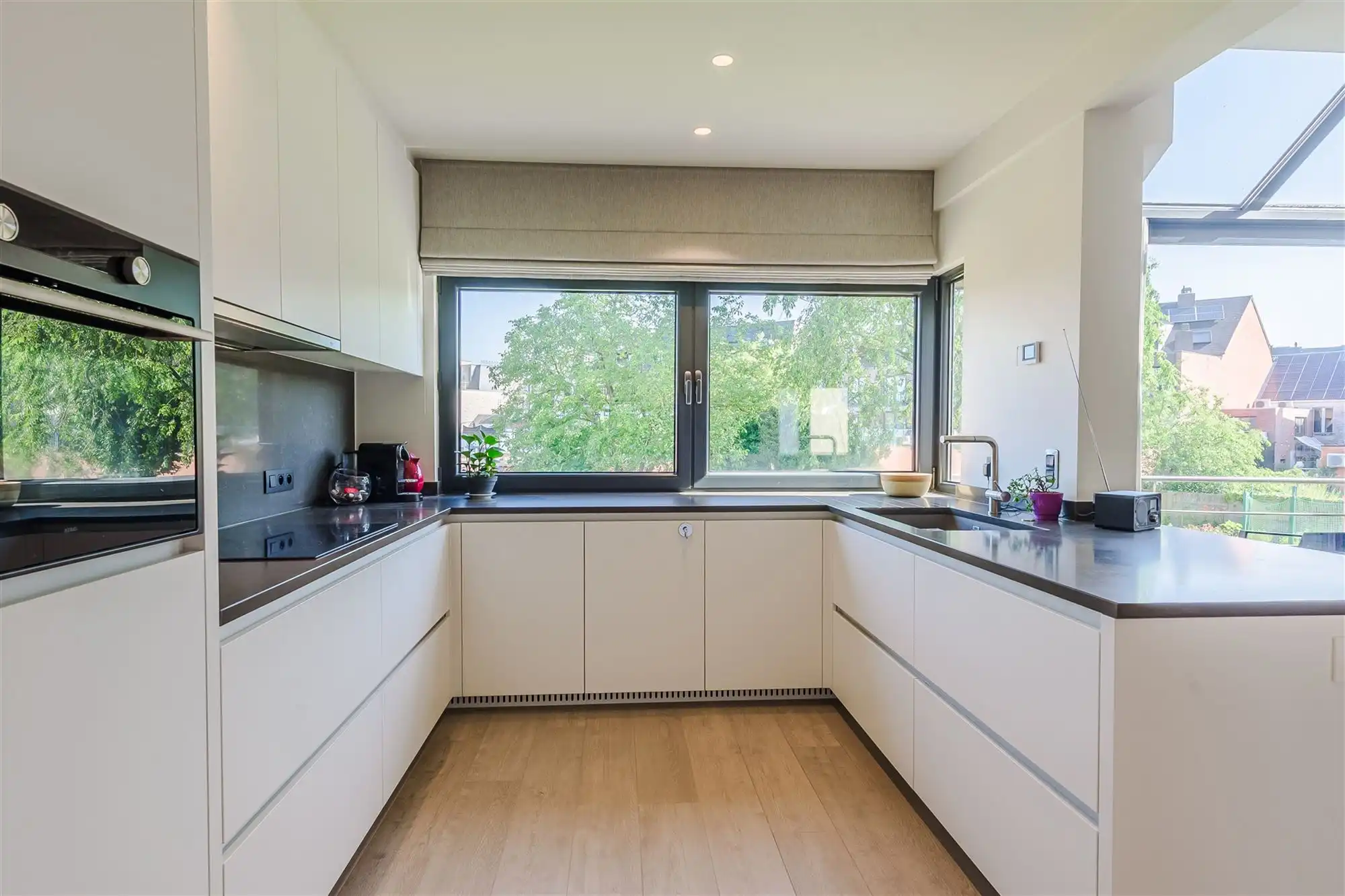 Stijlvolle bel-etagewoning met zonnige tuin foto 19