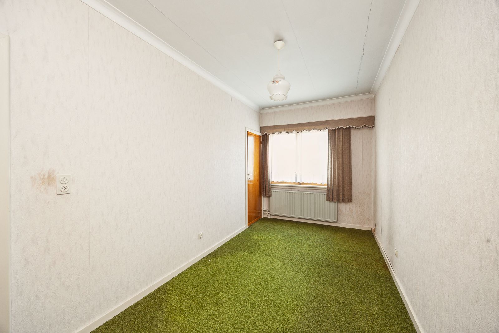 Ruime woning met renovatiepotentieel, garage en zuid tuin in Putte-Kapellen. foto 14