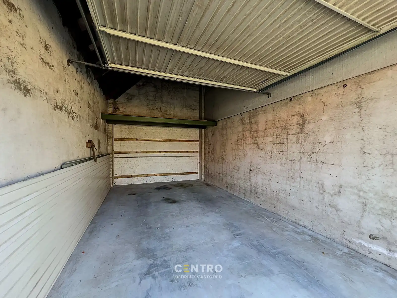 Instapklaar bedrijfspand (±345 m²) met magazijn, kantoor én 4 verhuurbare opslagunits, 1 garage en ruime parking op 603 m²  te INGELMUNSTER! foto 23