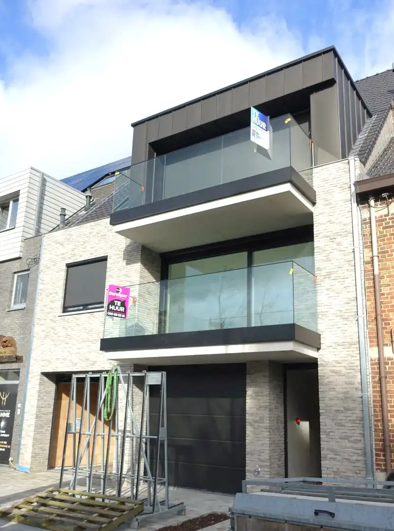 Nieuwbouwappartement te huur in het centrum van Jabbeke. foto 3