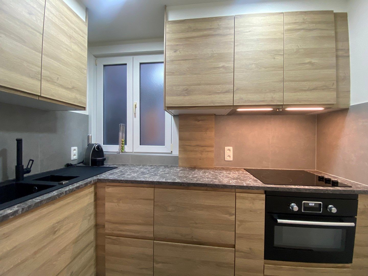 Volledig vernieuwd appartement met zijdelings zeezicht en 2 slaapkamers – private garage foto 8