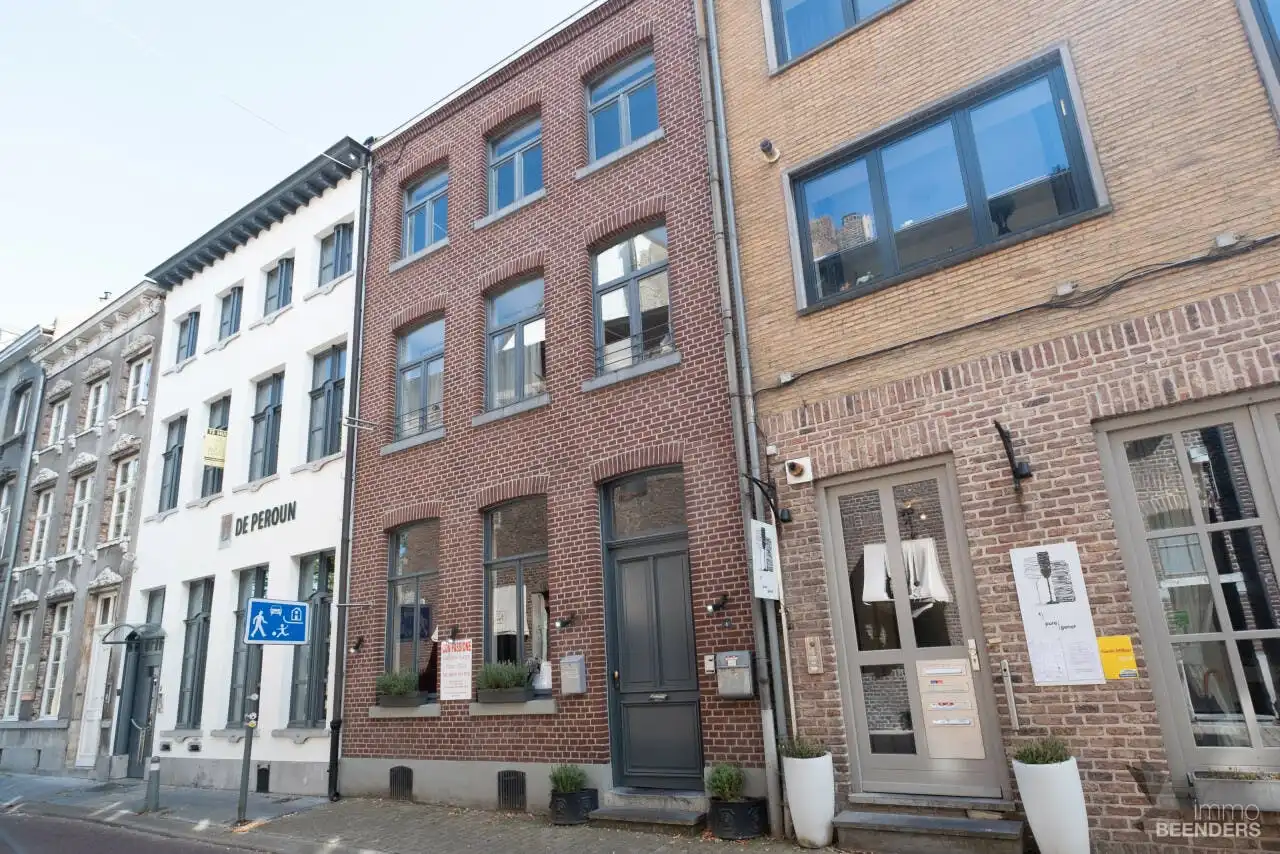 Verhuurd handelspand met duplex foto {{pictureIndex}}