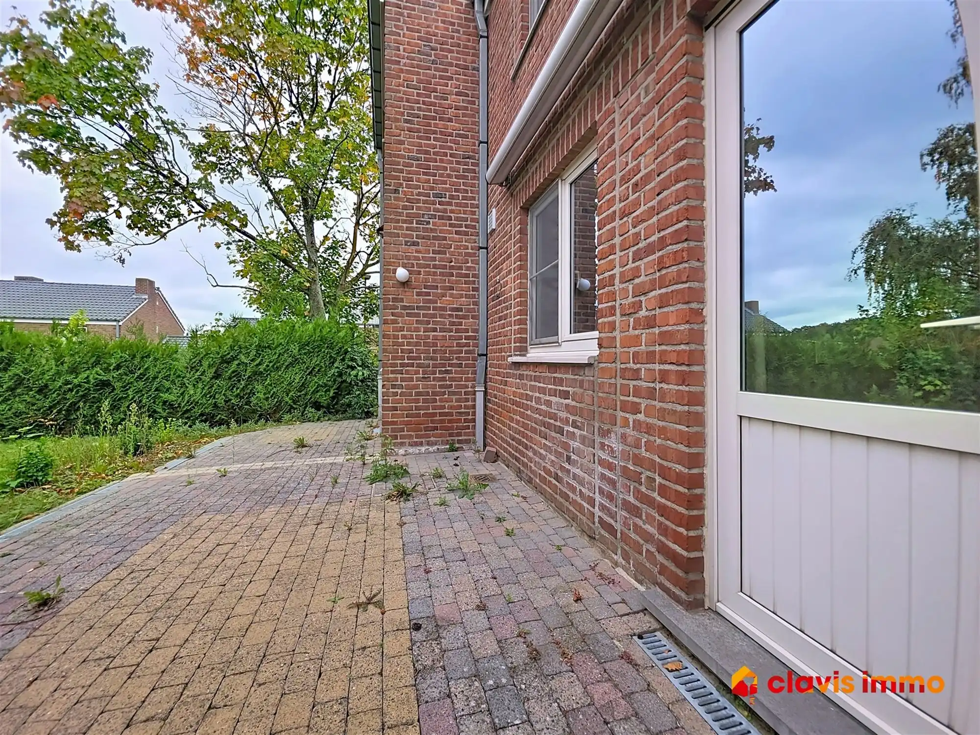 Halfopen-bebouwing in een rustige buurt foto 10