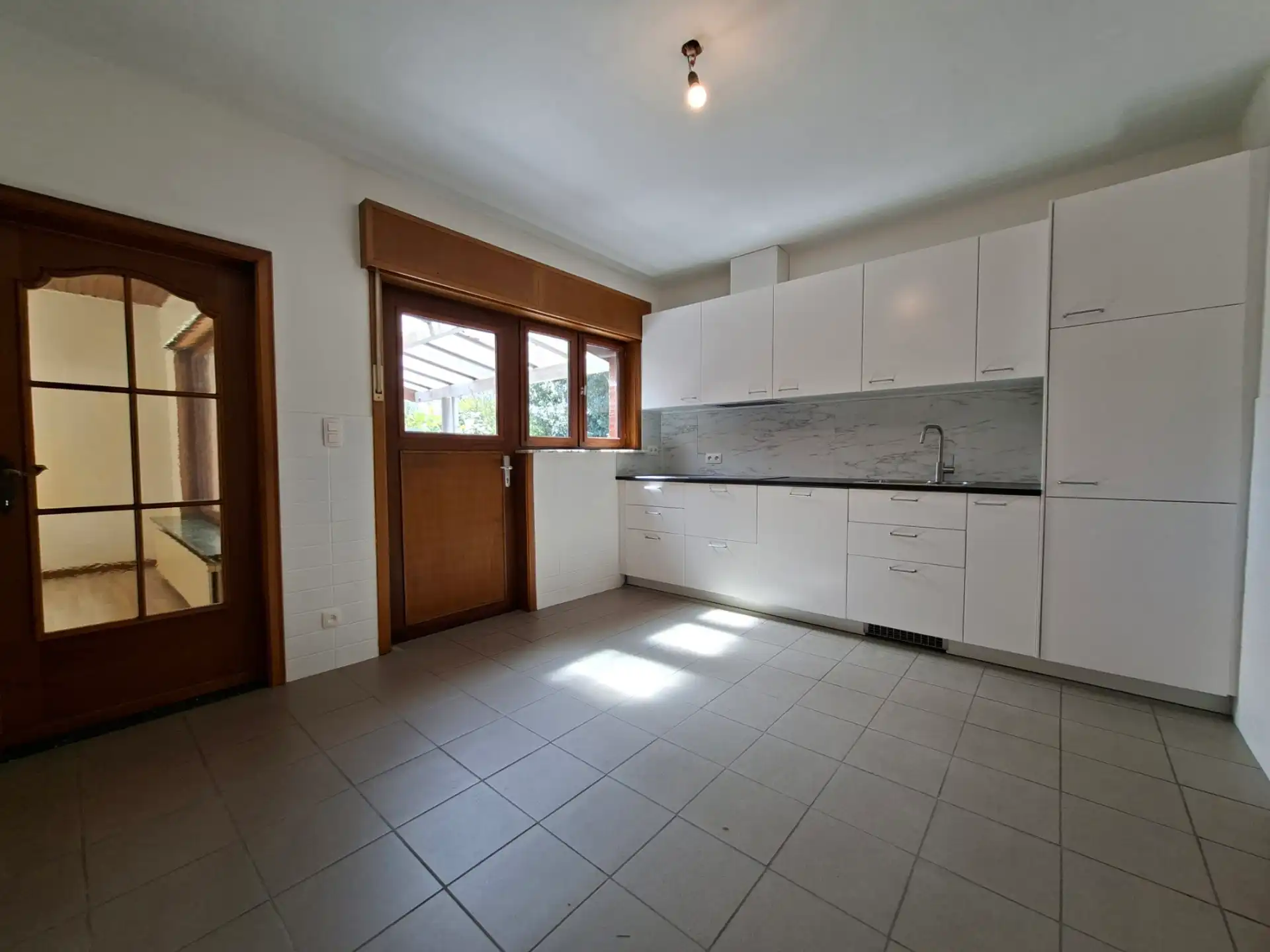 Gelijkvloerse woning met 2 slaapkamers en tuin te Rotselaar foto 6