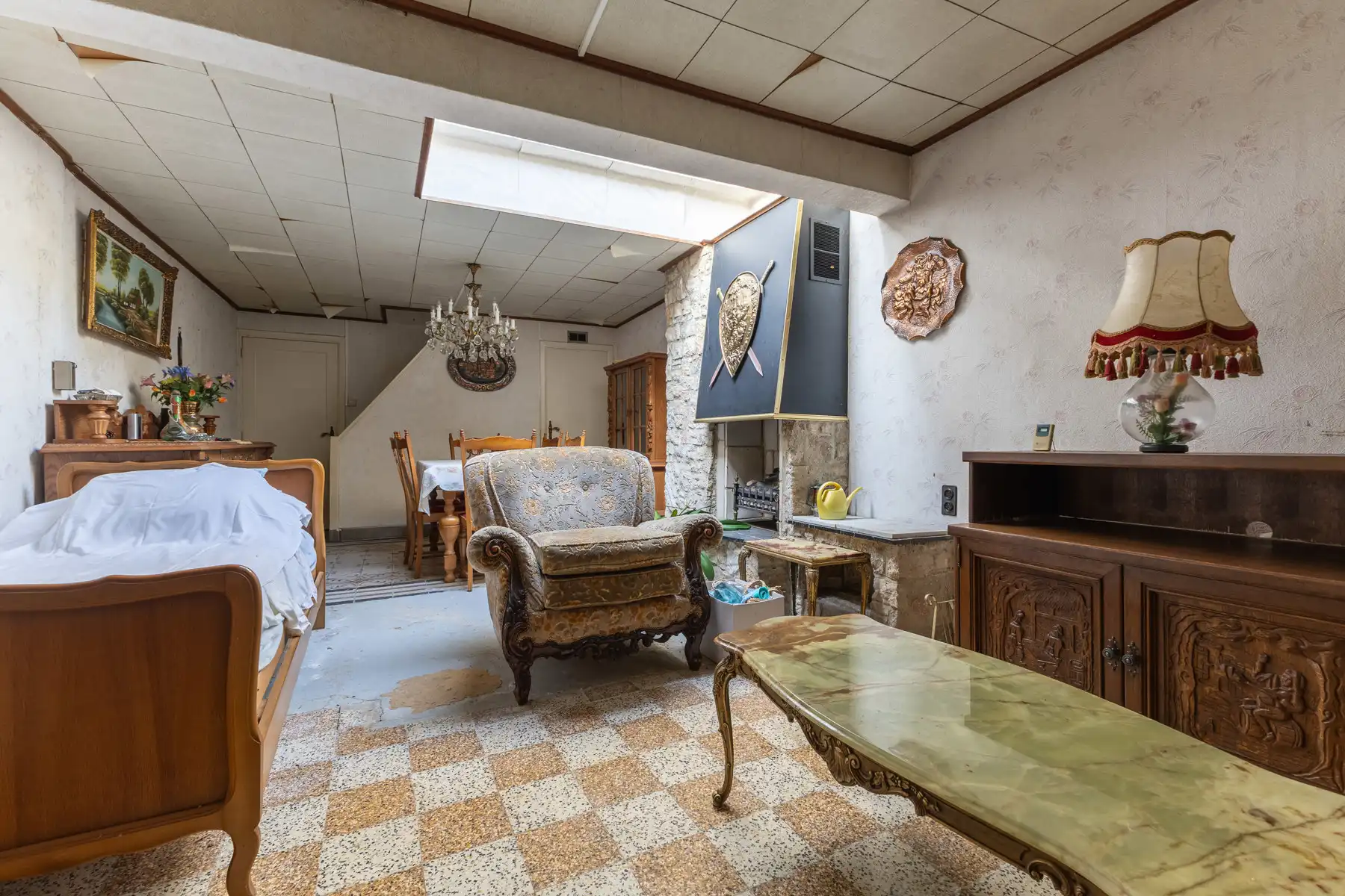 Te renoveren woning met 2 slaapkamers, tuin en garage foto 6