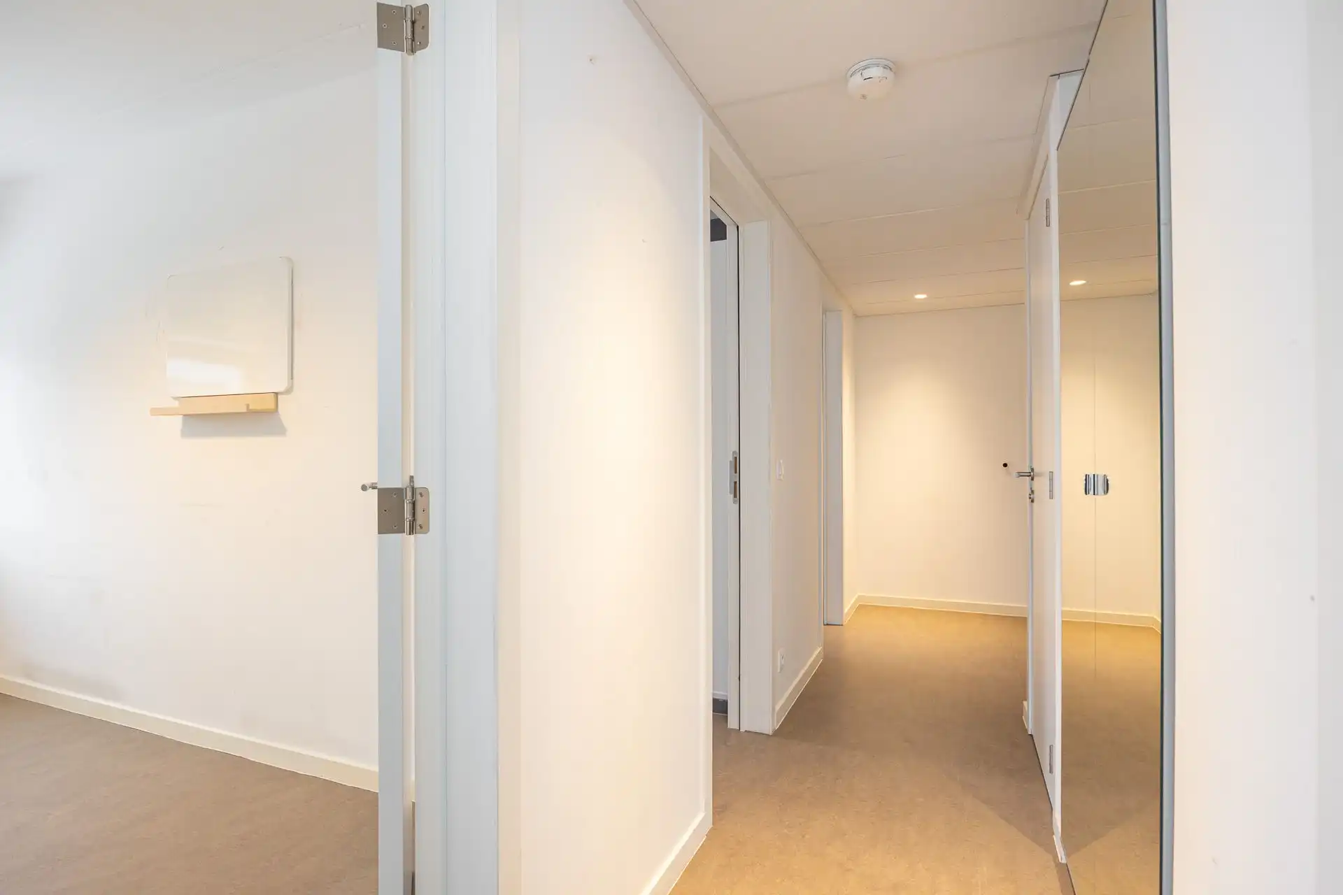 Lichtrijk 2-slpk appartement met staanplaats in Boom foto 10