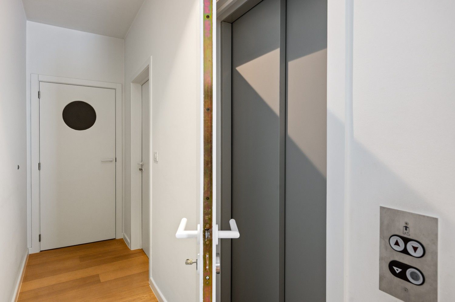Lichtrijke duplex met royaal dakterras en polyvalente ruimte nabij het Stadspark foto 2