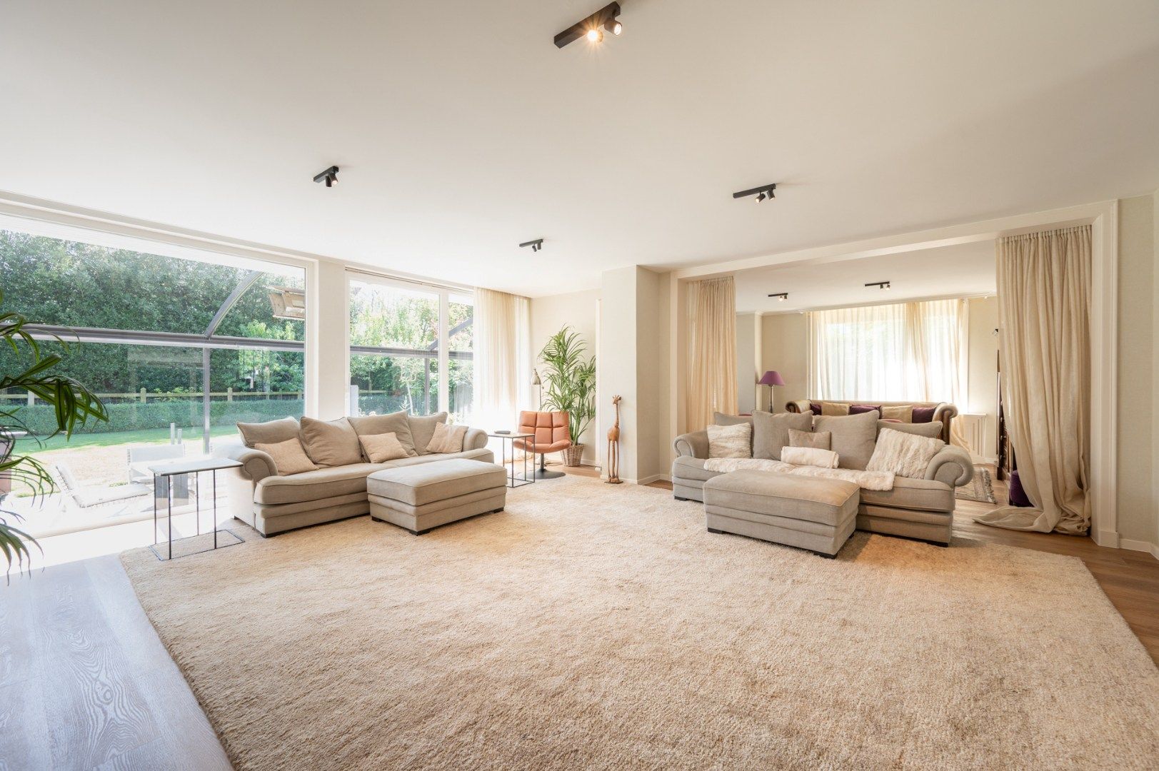 Exclusieve villa verscholen in een rustige laan in hartje Zoute foto 4