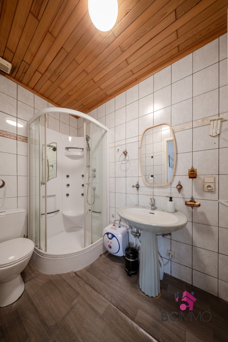 Instapklare gelijkvloerse woning met 3 slaapkamers, 2 badkamers, veranda en tuin foto 20