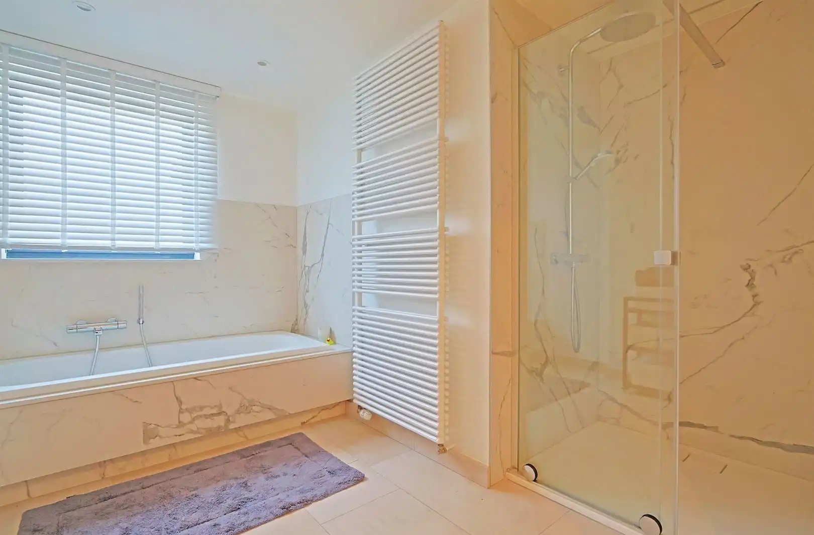 Instapklaar drie-slaapkamer appartement in het centrum foto 17