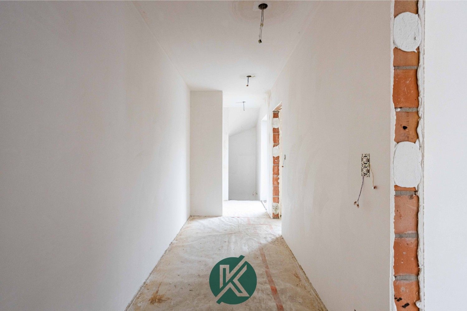 Verder af te werken nieuwbouwwoning met potentieel foto 17