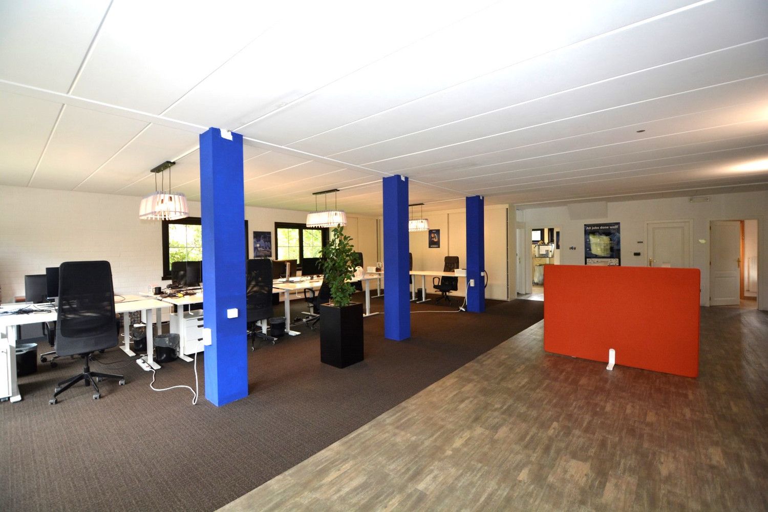 VERZORGD KANTOORGEBOUW MET PARKING! foto 4