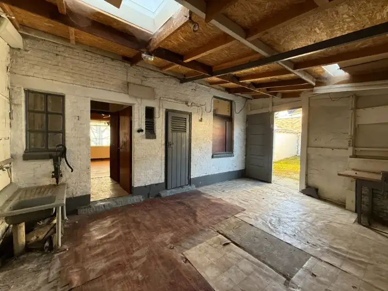 Te renoveren woning met oprit en garage in rustig straatje foto 10