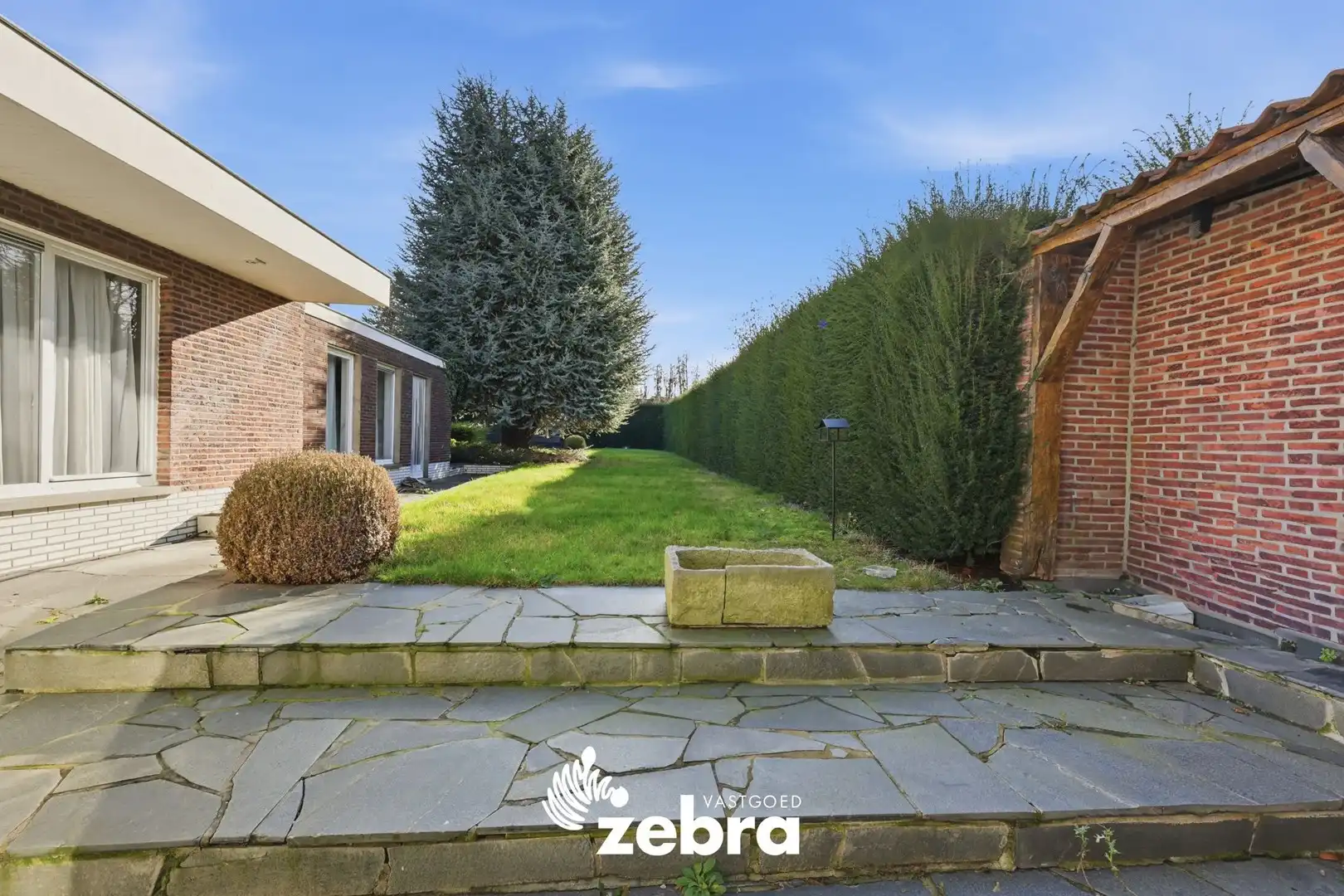 Halfopen bebouwing met praktijk- of kantoorruimte in centrum Tielt foto 32