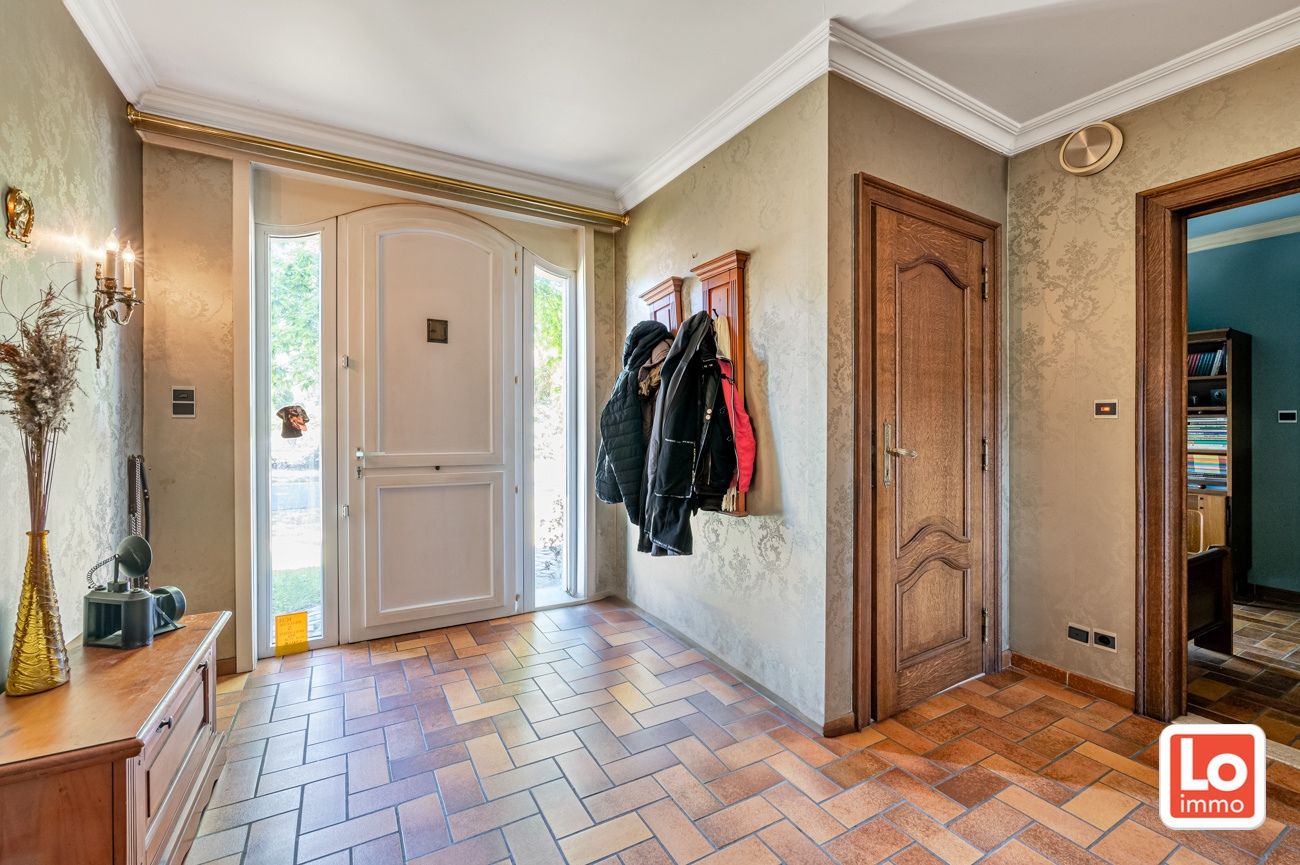 Ruime te renoveren open villa met inpandige garage op een héél rustige toplocatie met open zicht in Lochristi! foto 3