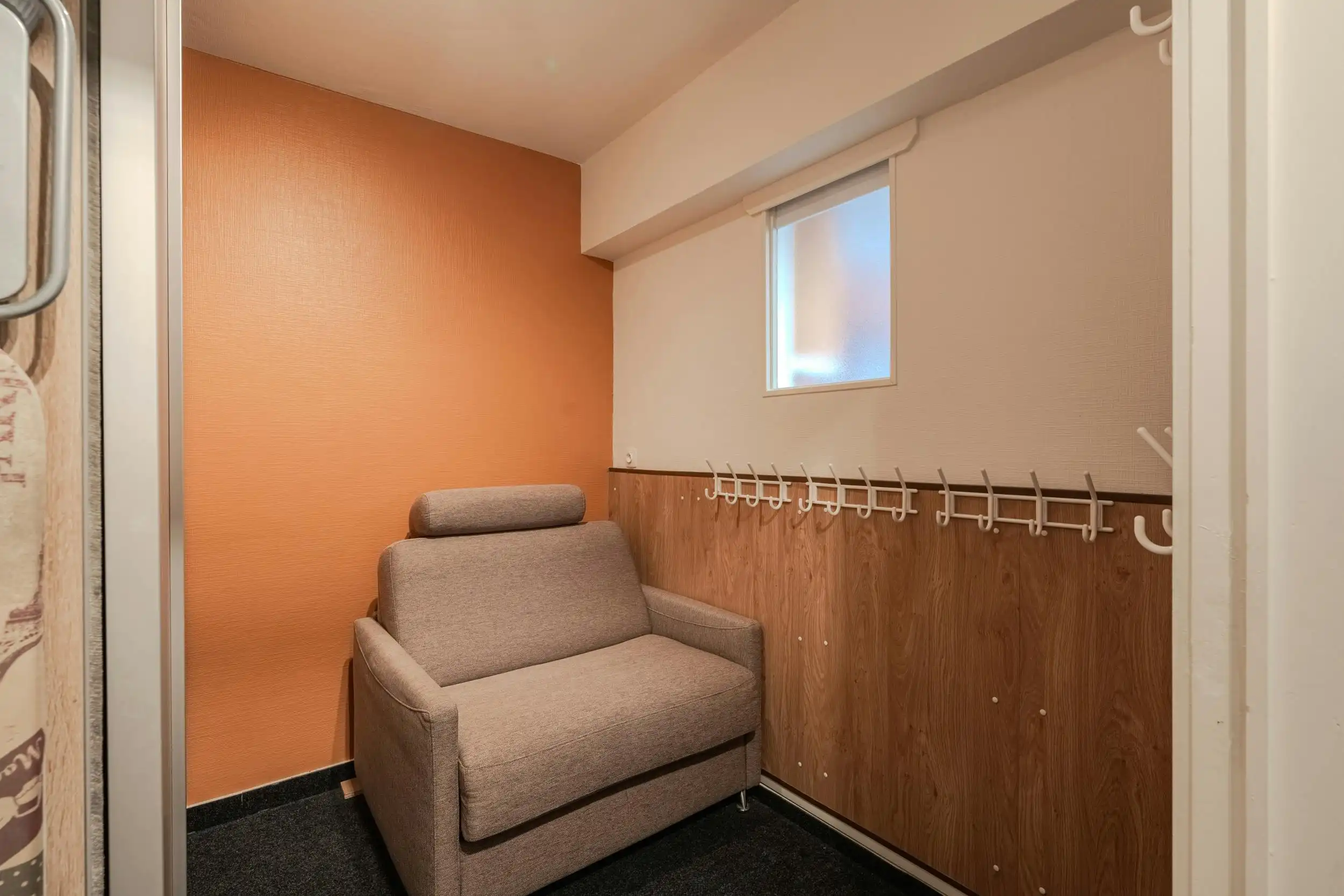 Ruime studio met prachtig zijdelings zeezicht te Middelkerke foto 8