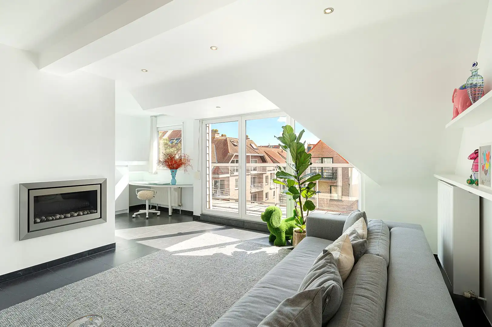 Appartement met unieke terrassen gelegen op wandelafstand van de zee en de winkels. foto 3