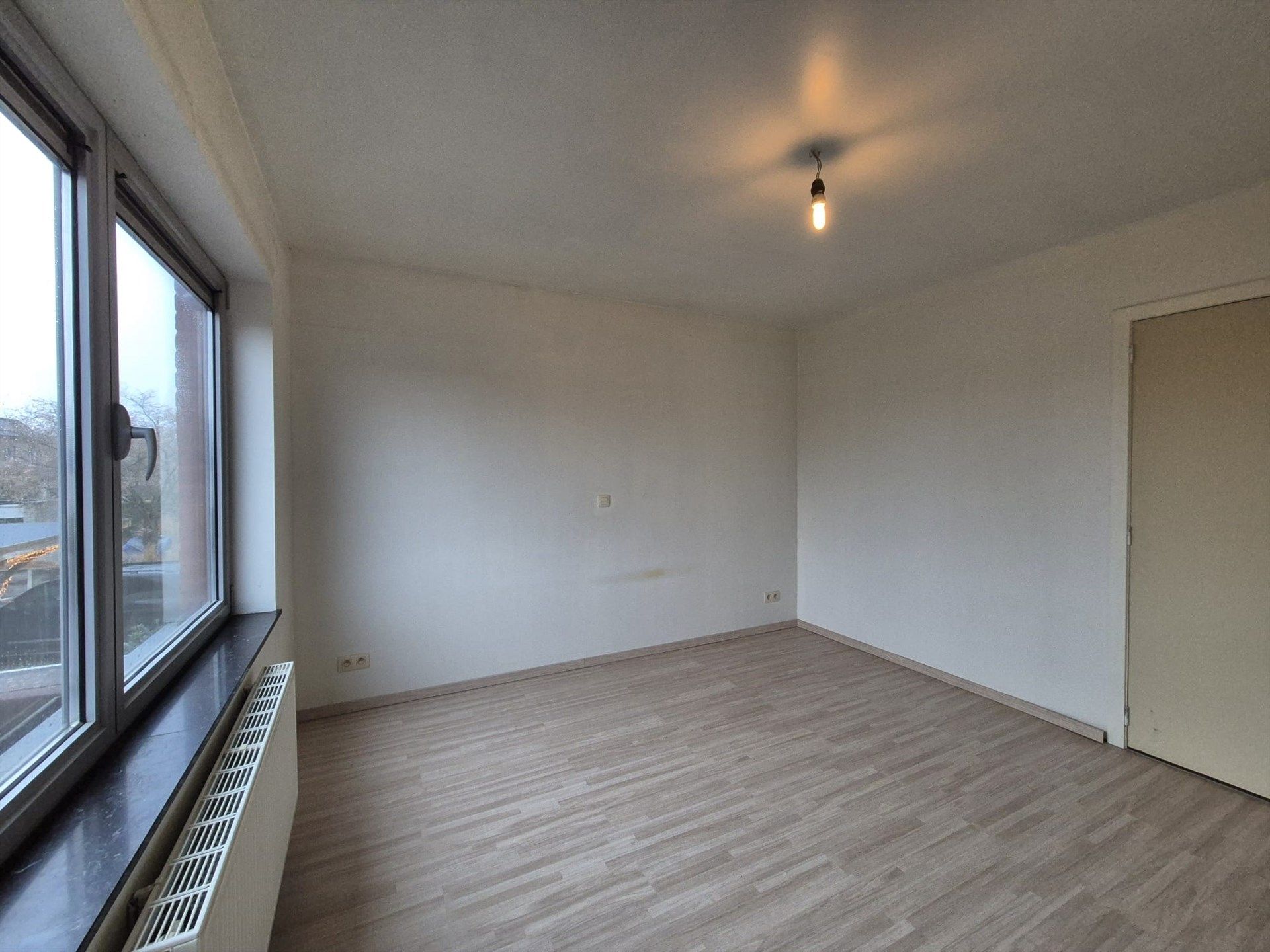 Rustig gelegen woning met tuin en garage. foto 19