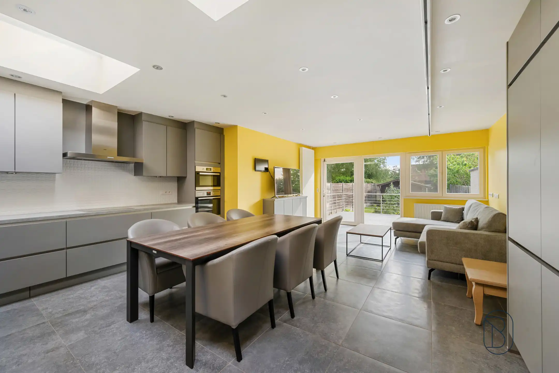 Ruime instapklare woning met 4 slpk, garage en tuin in Heule foto 5