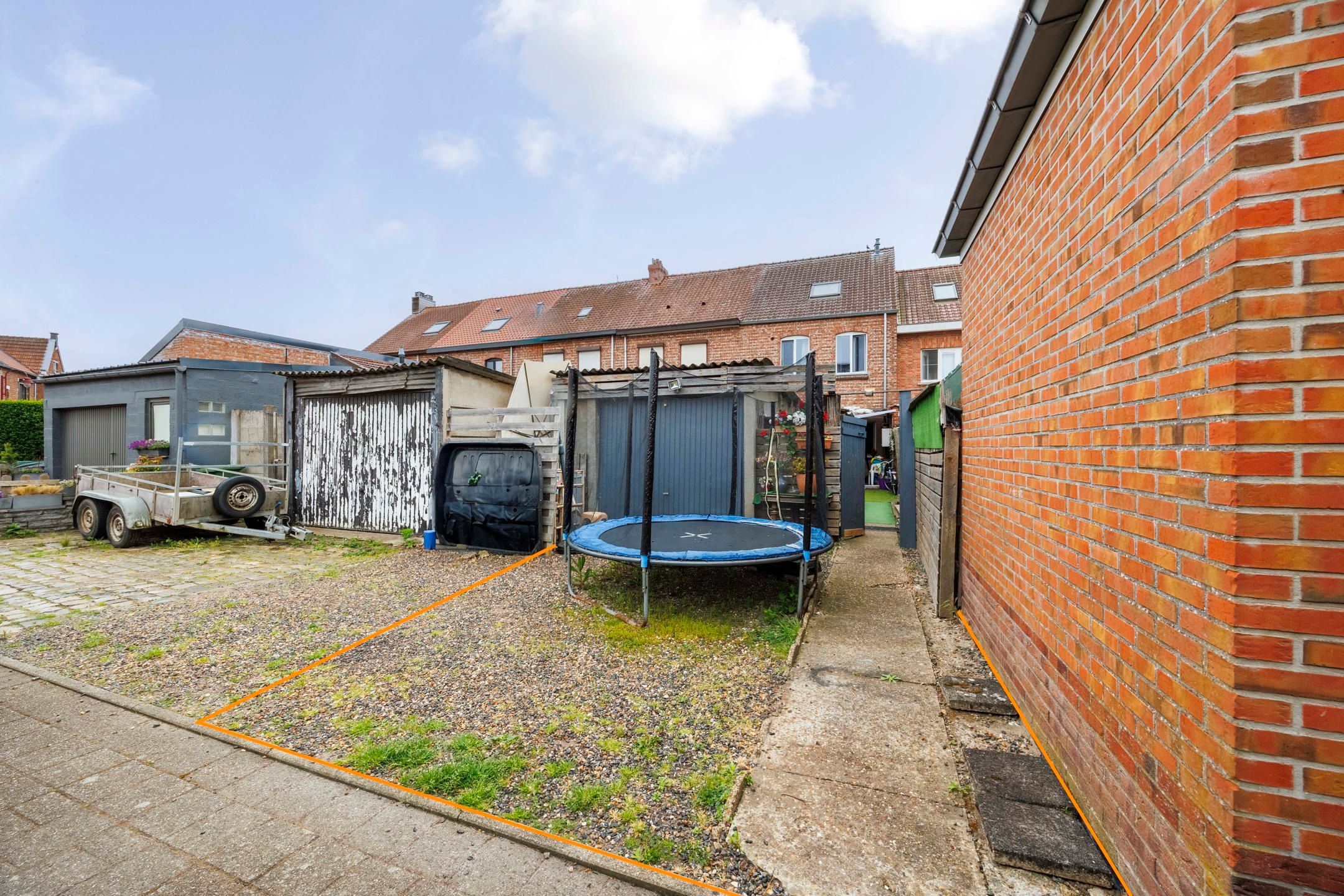 Op te knappen woning  met 3 slaapkamers op toplocatie! foto 8