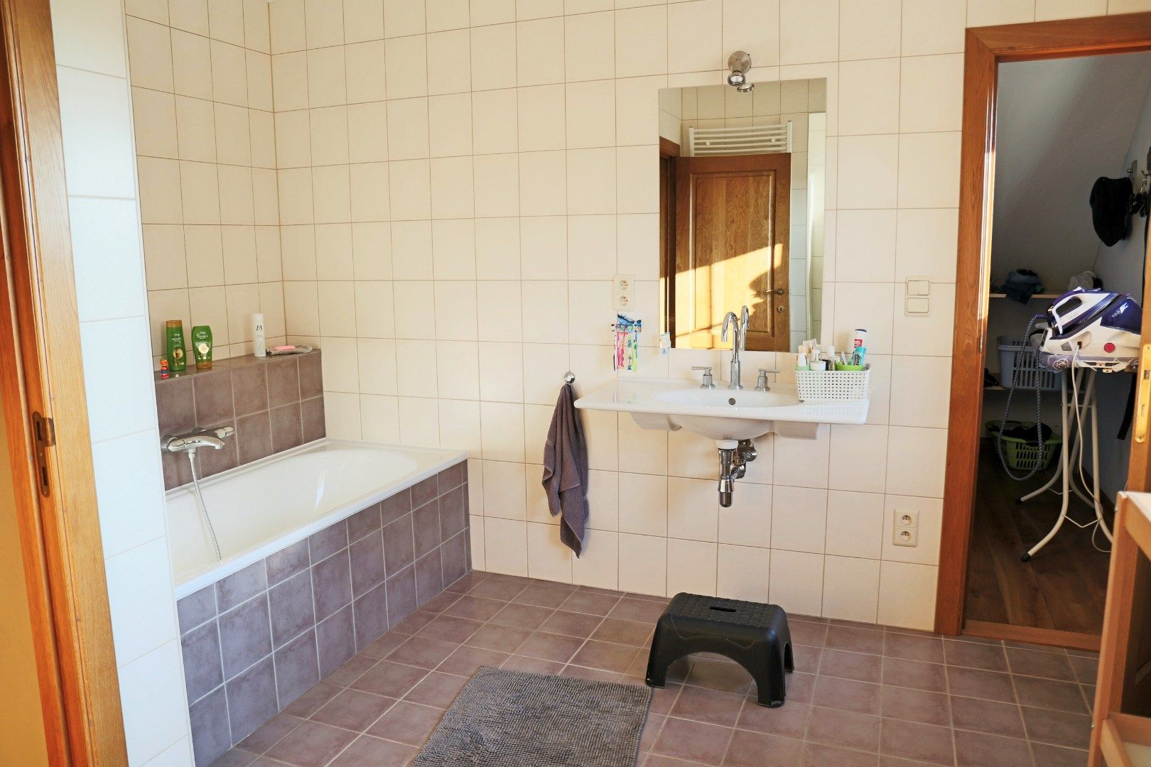 Prachtige woning met 5 slaapkamers, bureau, kelder, garage en tuin te 's Gravenvoeren foto 9