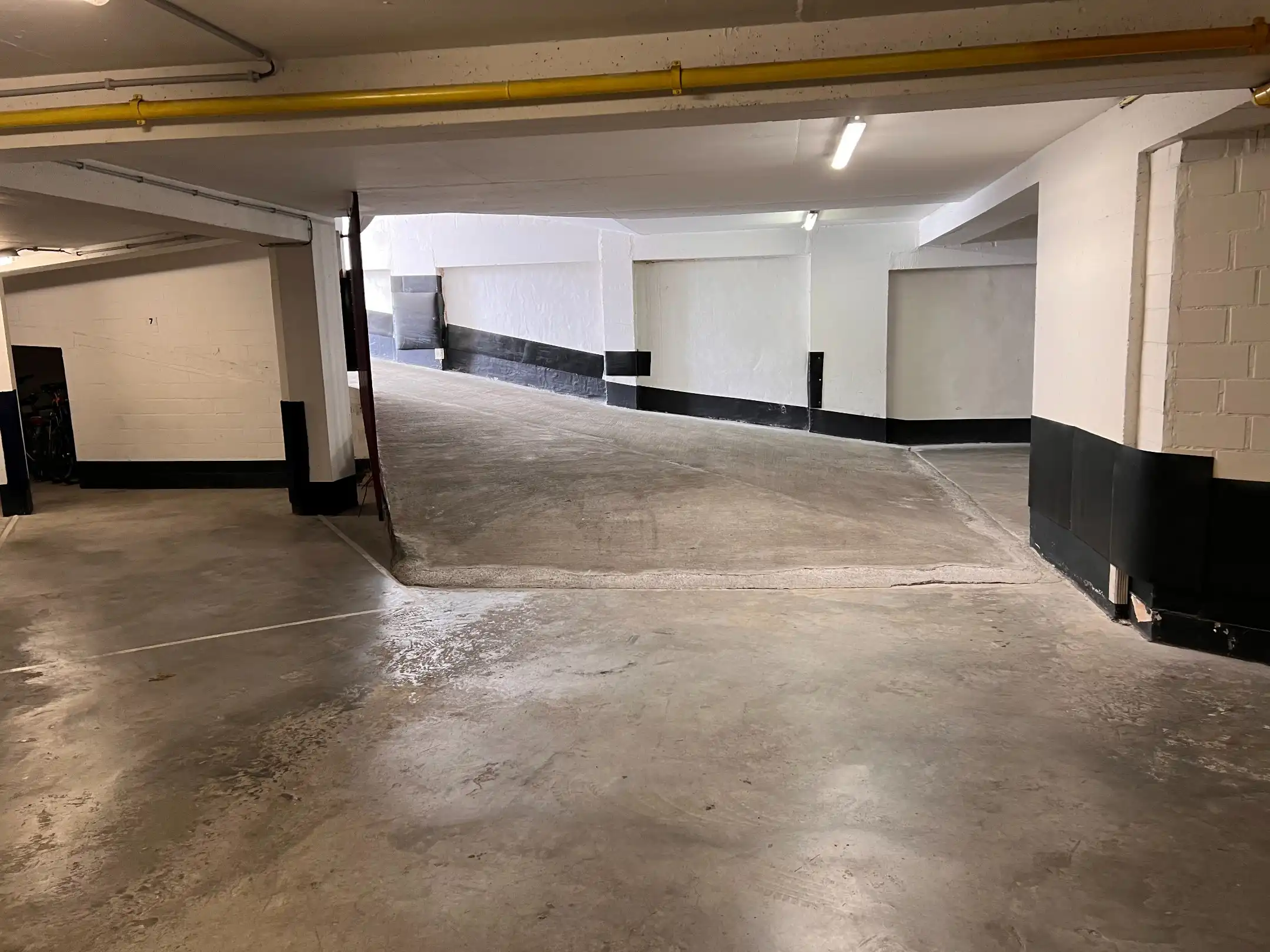 Parkeerplaats te huur foto 3