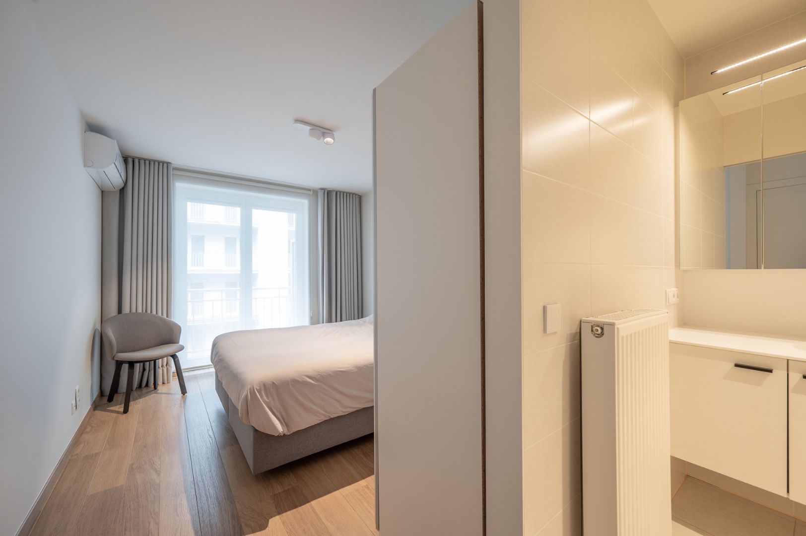 Stijlvol vernieuwd appartement in Duinbergen vlakbij het strand foto 12