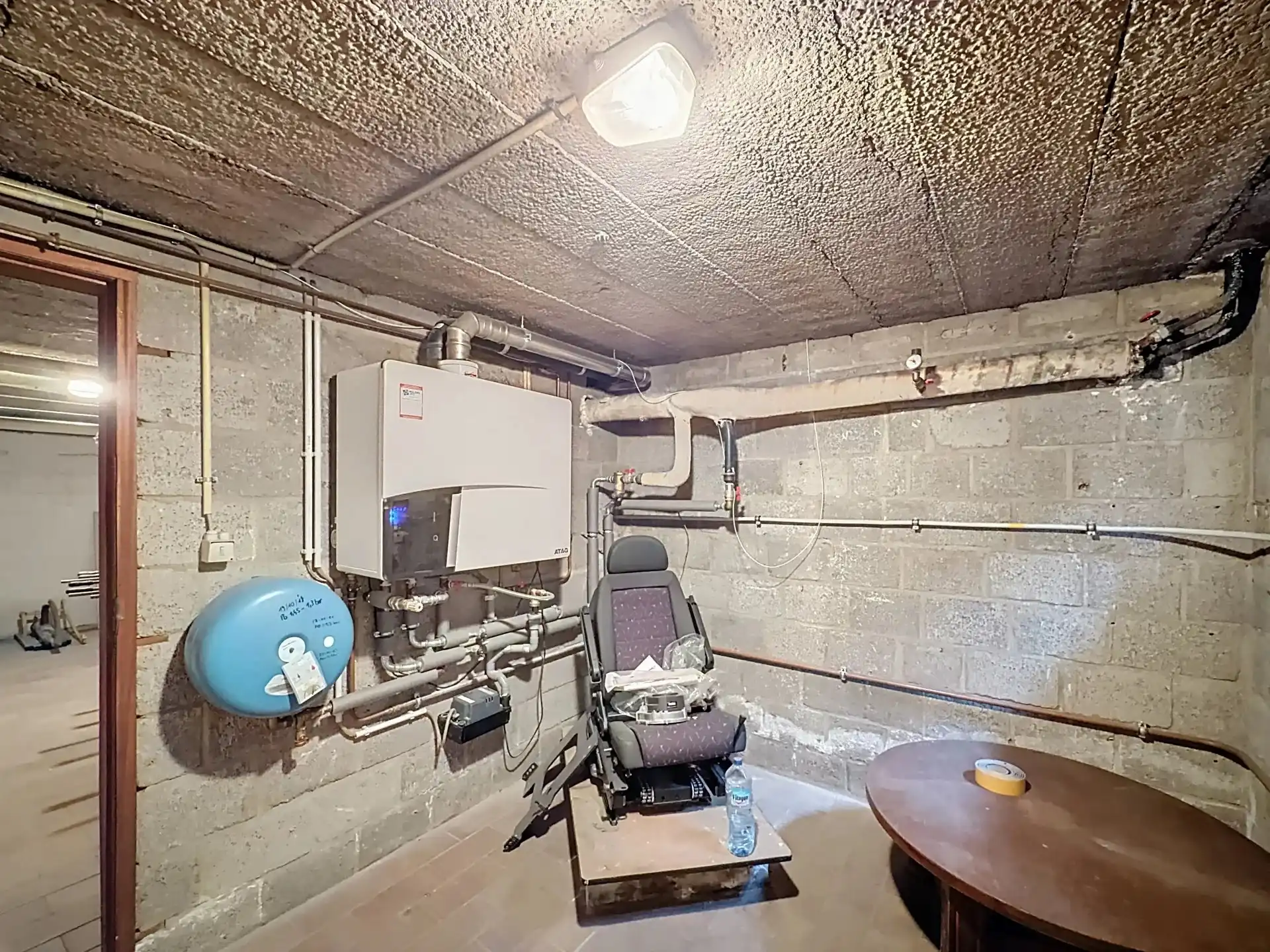 Op te frissen woning met 4 slaapkamers op een groot perceel. foto 35