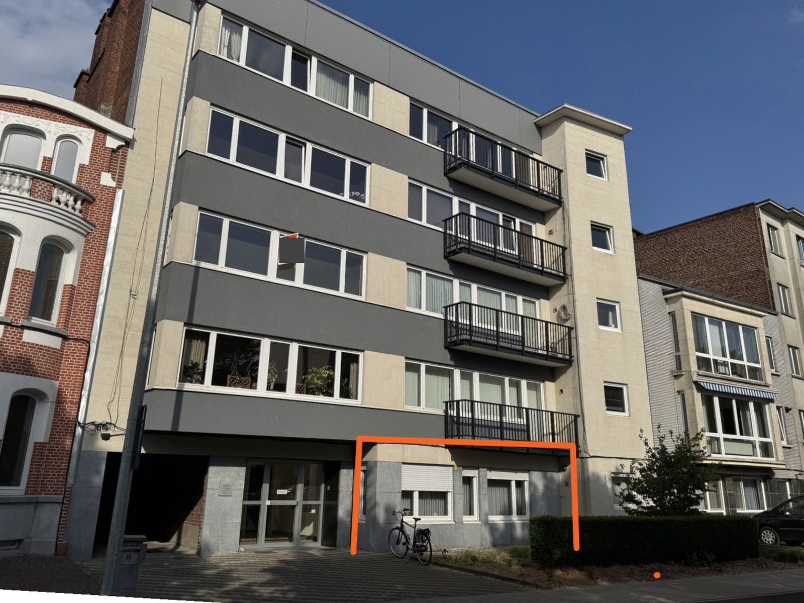 Te huur: zeer ruim appartement aan de rand van centrum Aalst  foto {{pictureIndex}}