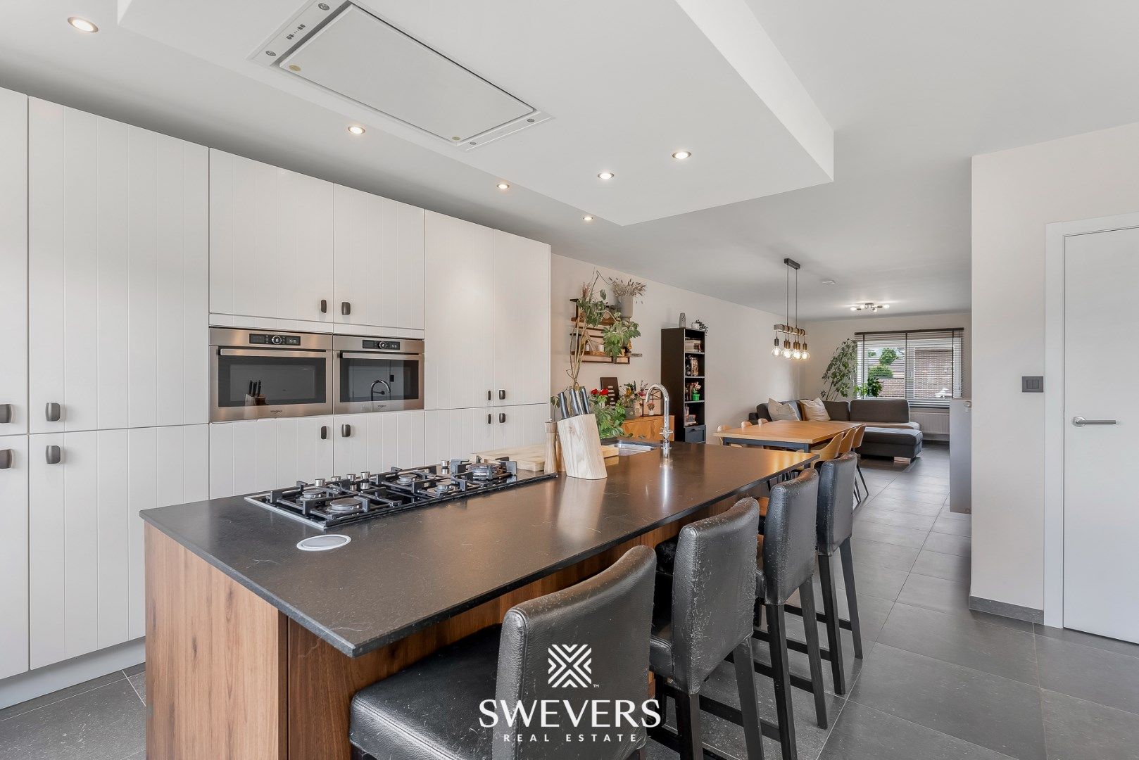 Gerenoveerde rijwoning met 4 slpk & tuin te Sint-Truiden foto 4