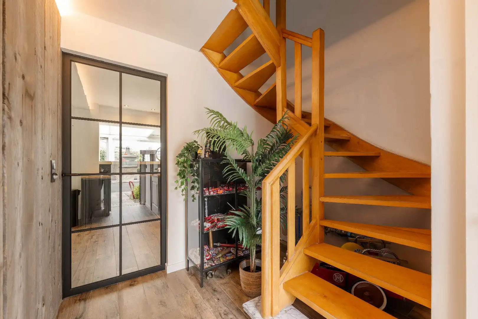 GERENOVEERDE (2021) HALF OPEN BEBOUWING OP 417 m² foto 12