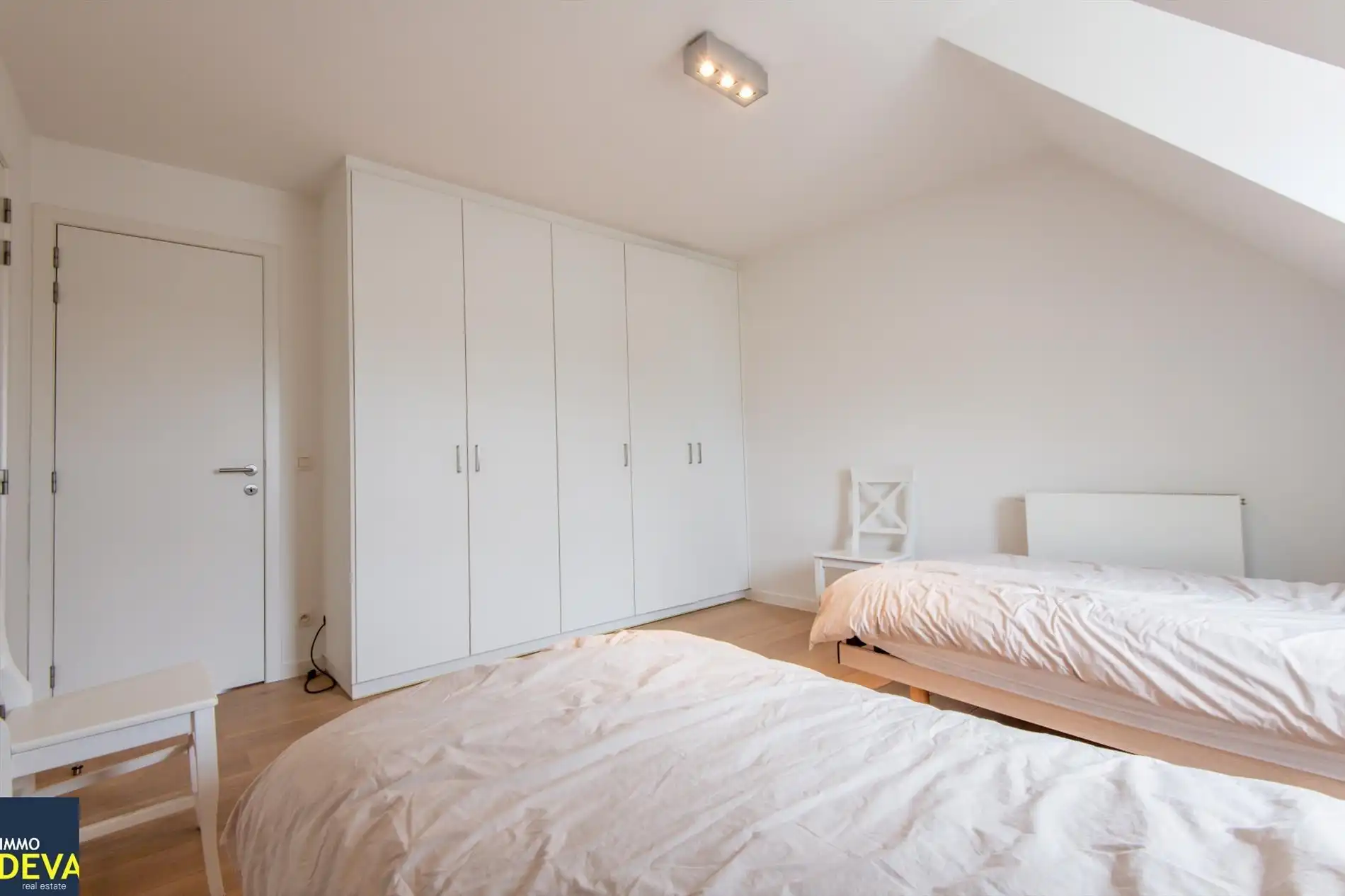 Zeer zonnig duplexdakapp. met prachtige terrassen,  gelegen op de Kustlaan vlakbij het Driehoeksplein. foto 16