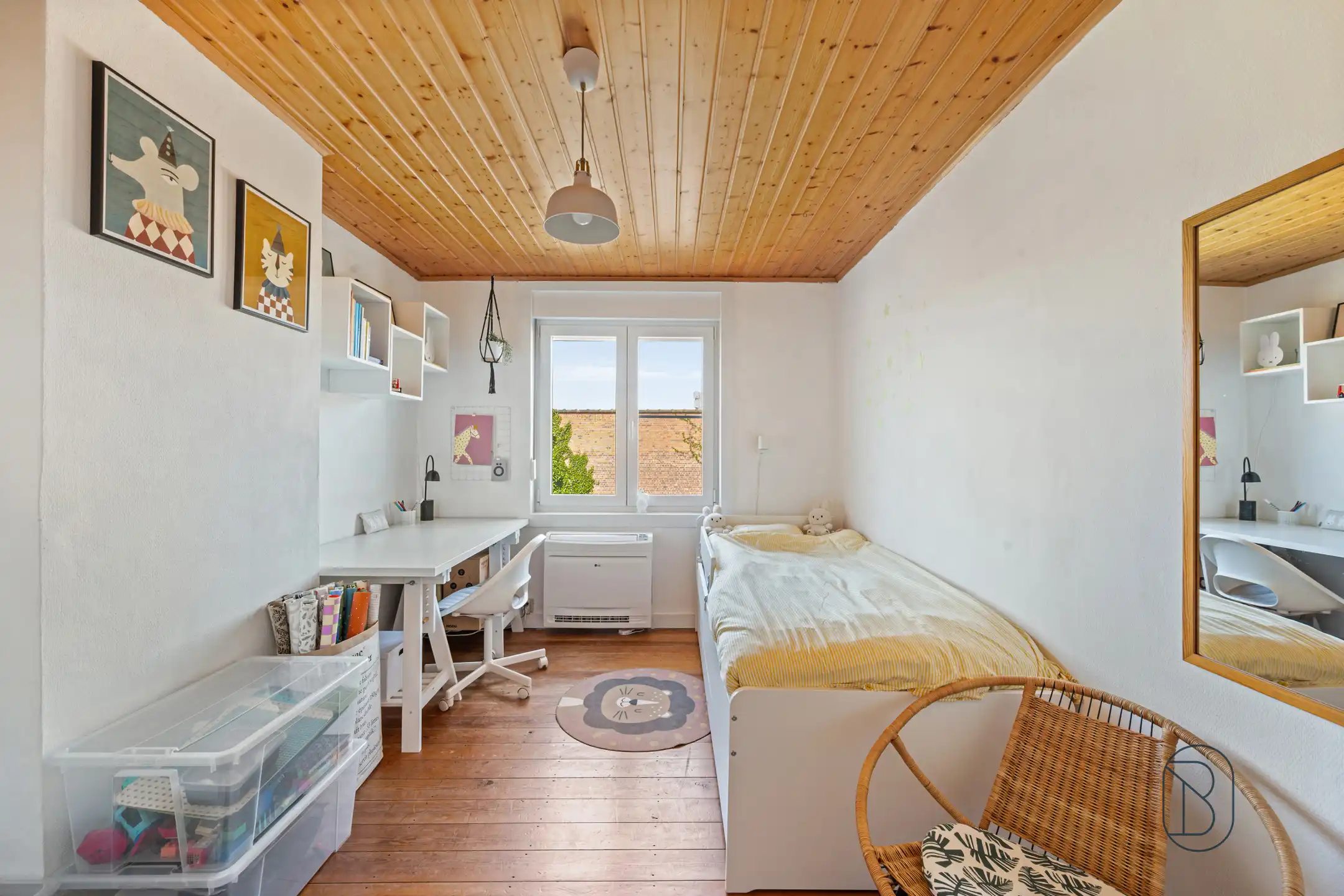 Instapklare woning met zonnige tuin in hartje Kortrijk foto 16