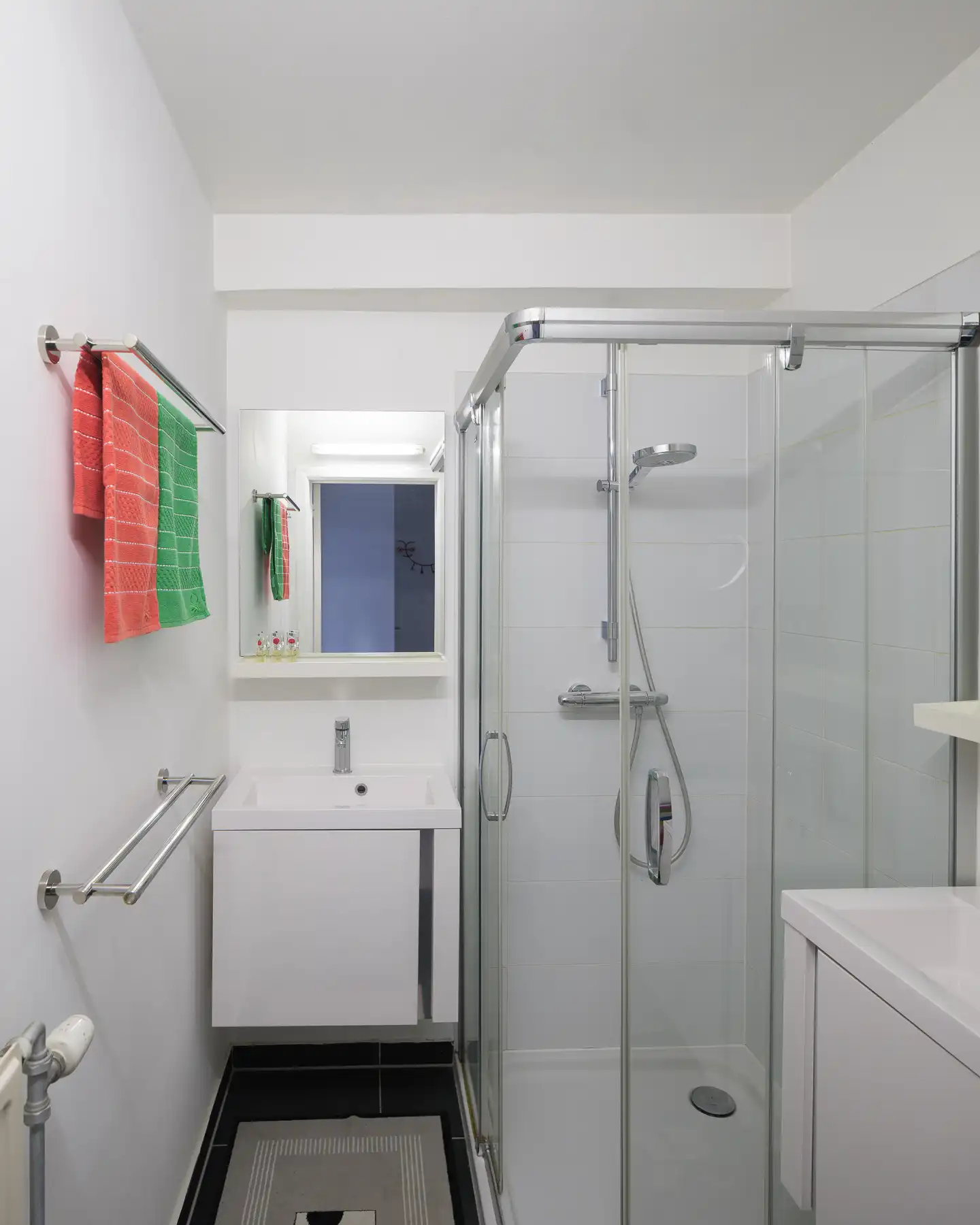 Instapklaar tweeslaapkamer appartement met terras foto 13