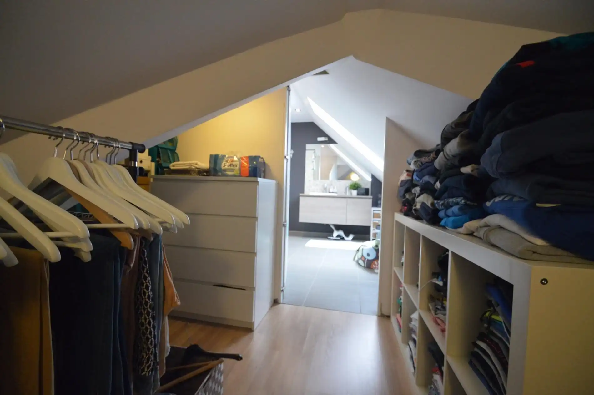 Knap duplex appartement op de 1ste en 2de verdieping met 1 grote en 1 kleine slaapkamers en 2 autostandplaatsen foto 19