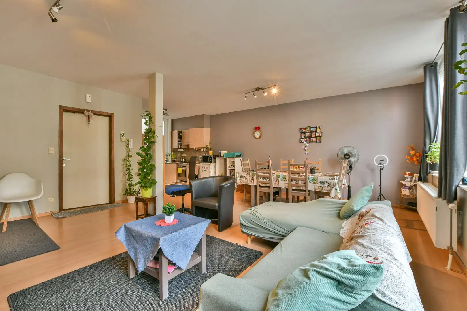 Instapklaar 2-slaapkamerappartement in centrum Blankenberge foto 3