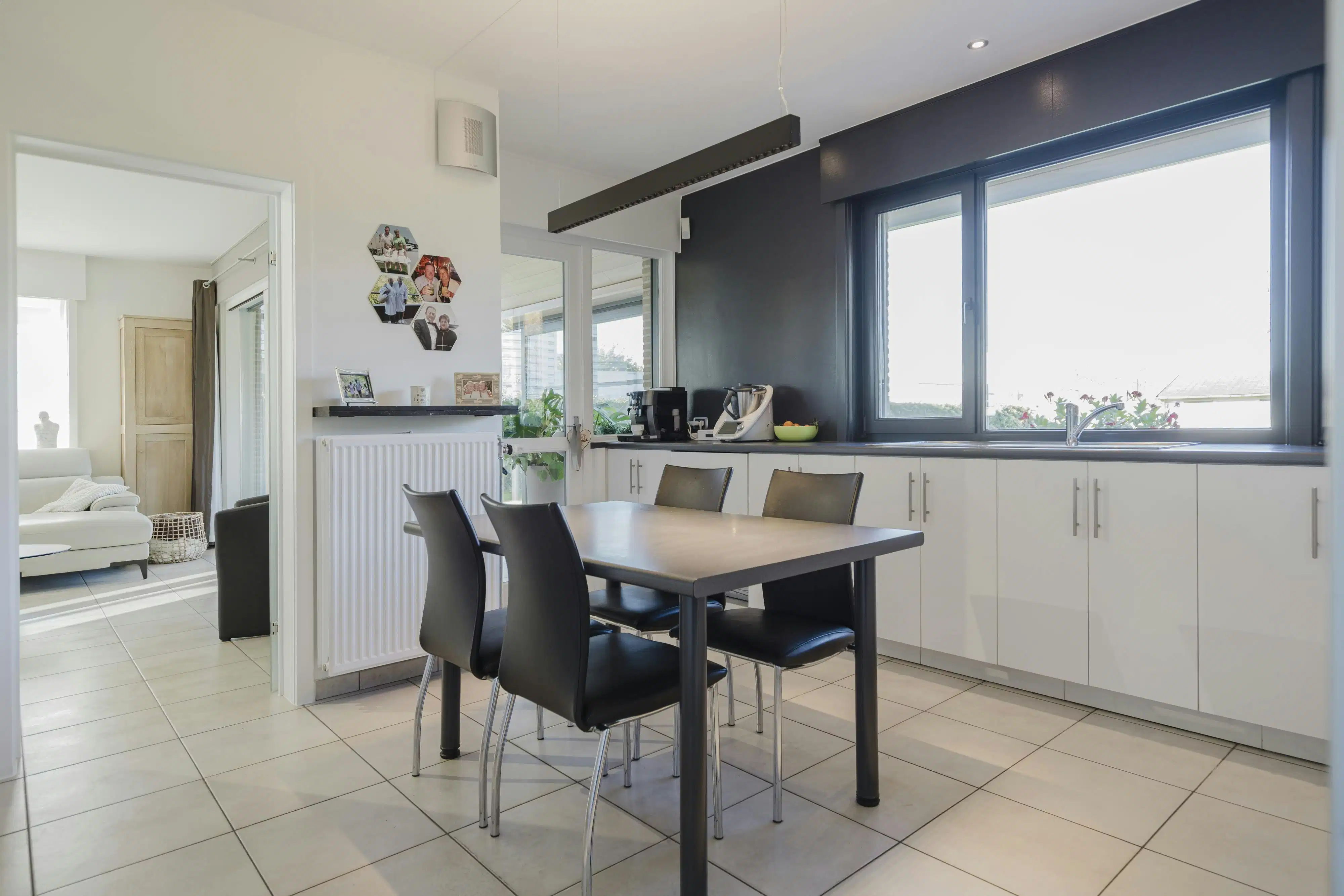 Ruime villa met 6 kamers te koop in Sint-Eloois-Vijve foto 8