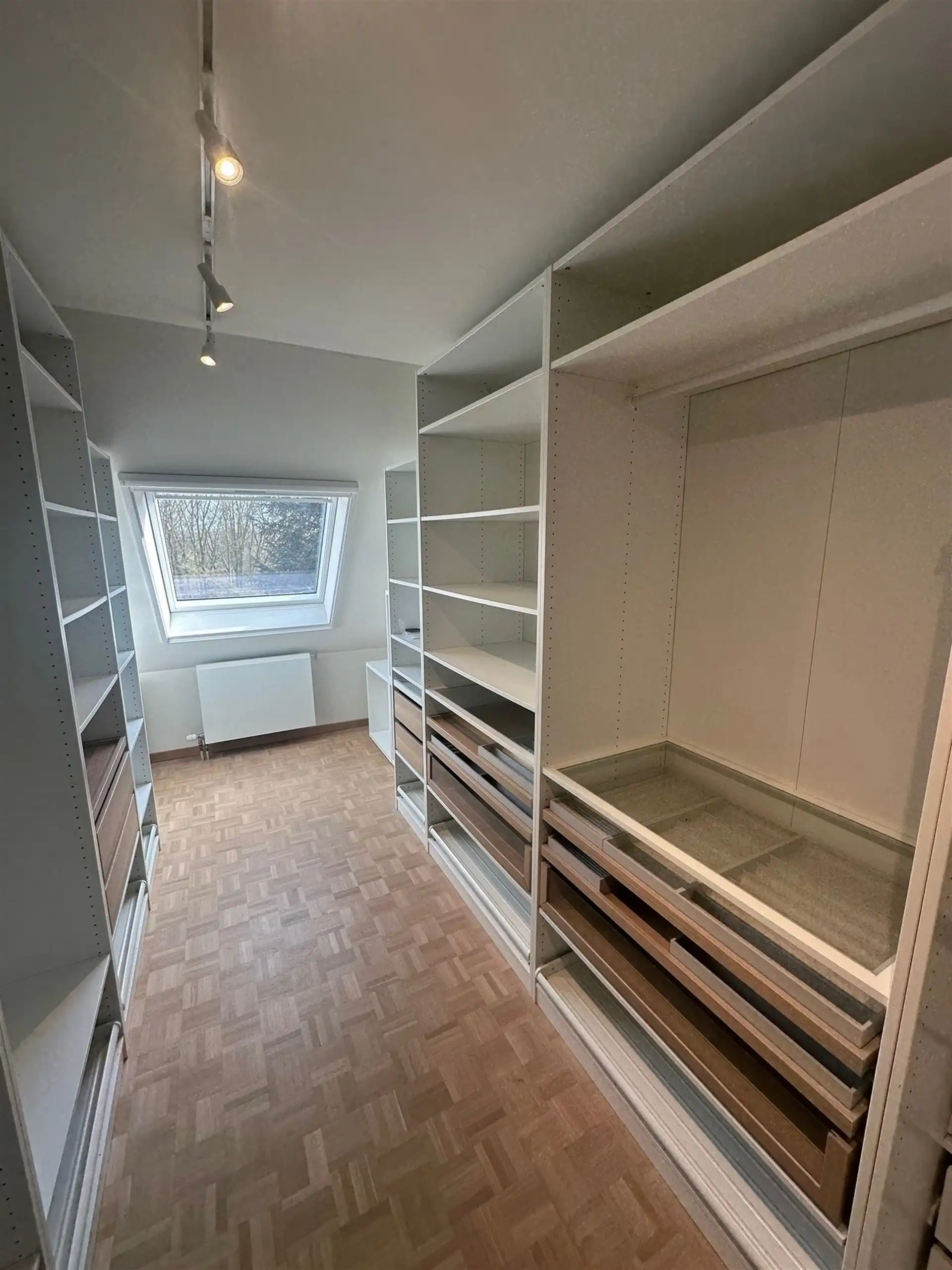 Ruim duplex-appartement met 3 slaapkamers en 2 autostaanplaatsen foto 17