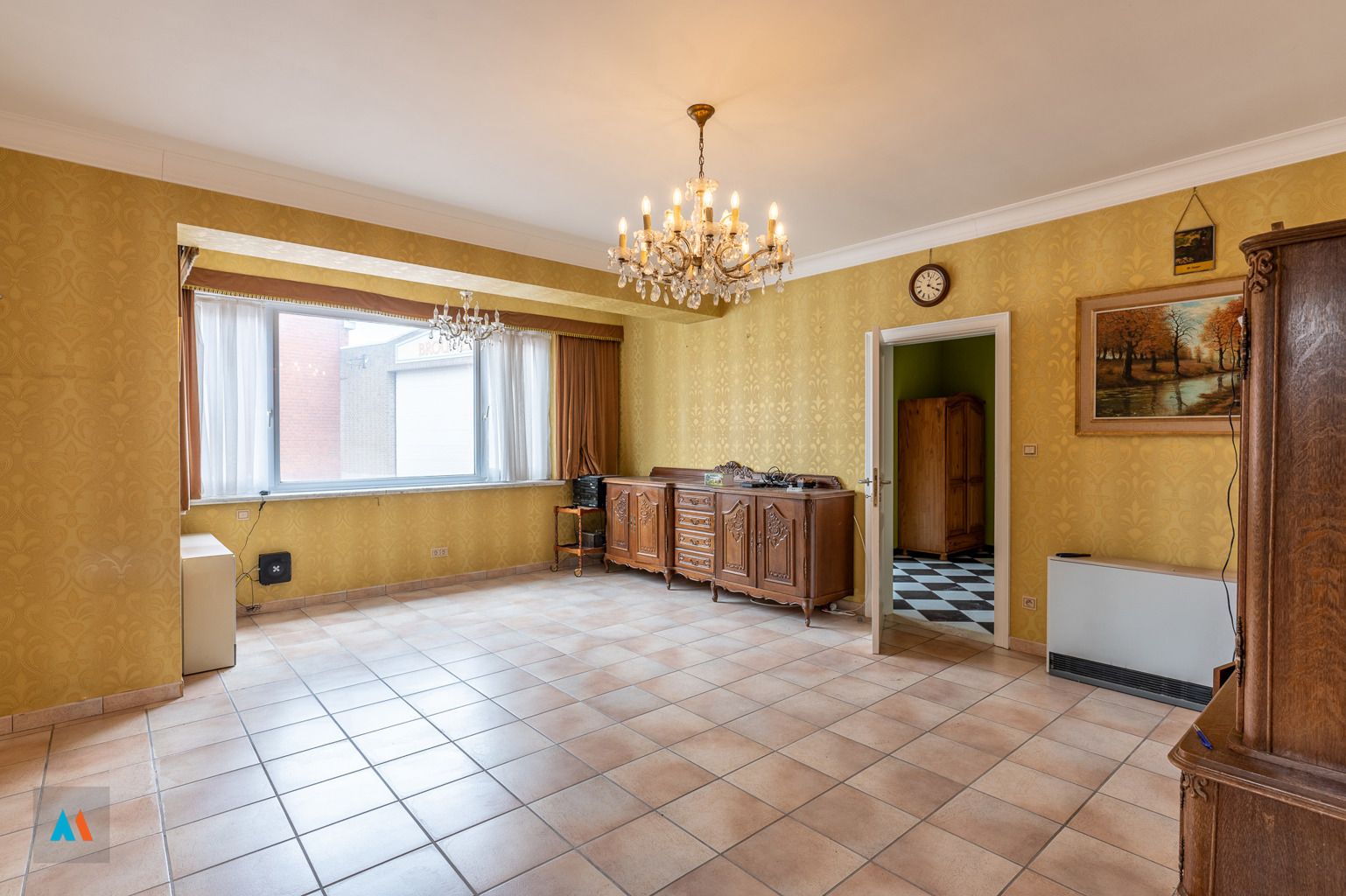 Gezinswoning met ruime loods foto 6