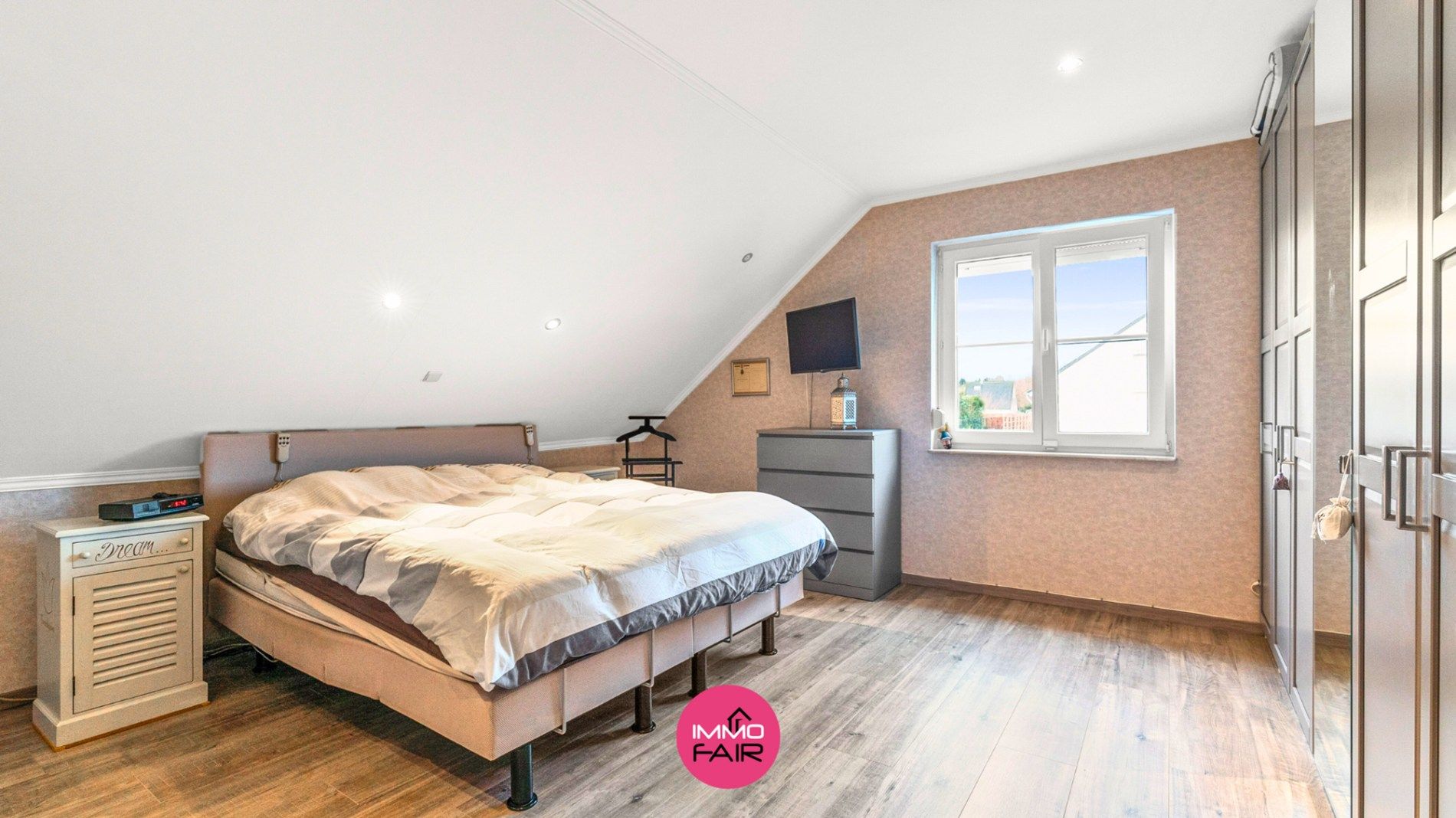 Royale gezinswoning op perceel van 829 m² op 5 minuten van Maastricht! foto 11