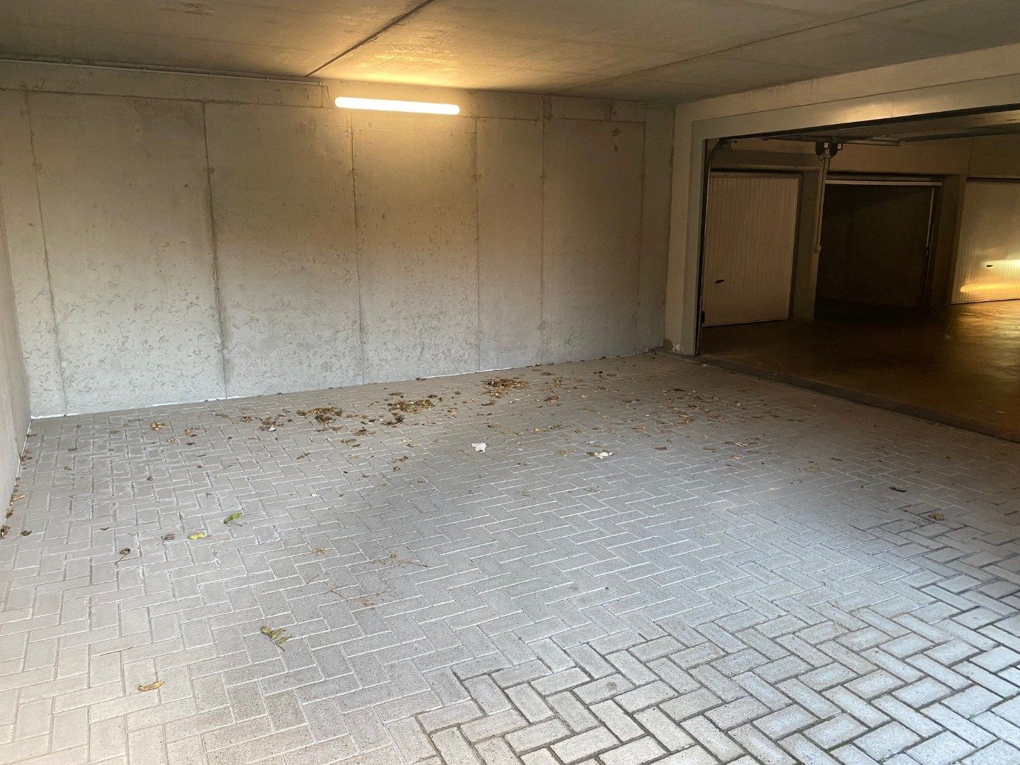 Ruime garage  in Koksijde foto 3