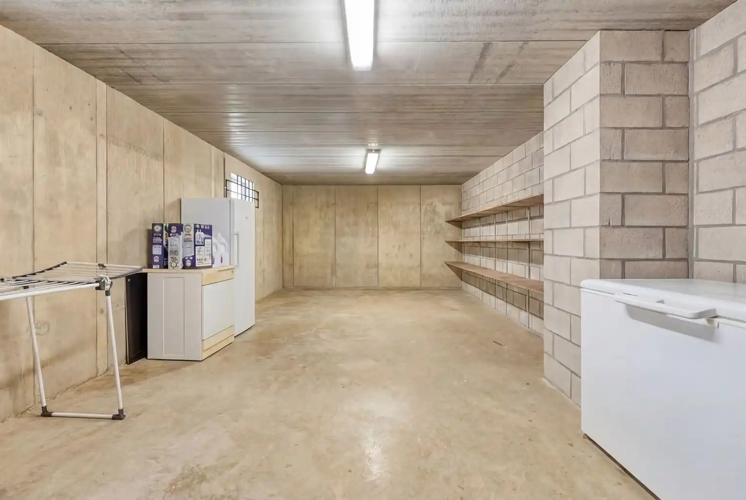 Prachtige vrijstaande villa met 5 (+3) slaapkamers, garage en omheinde tuin, ideaal gelegen op een boogscheut van het centrum van Maaseik.  foto 29