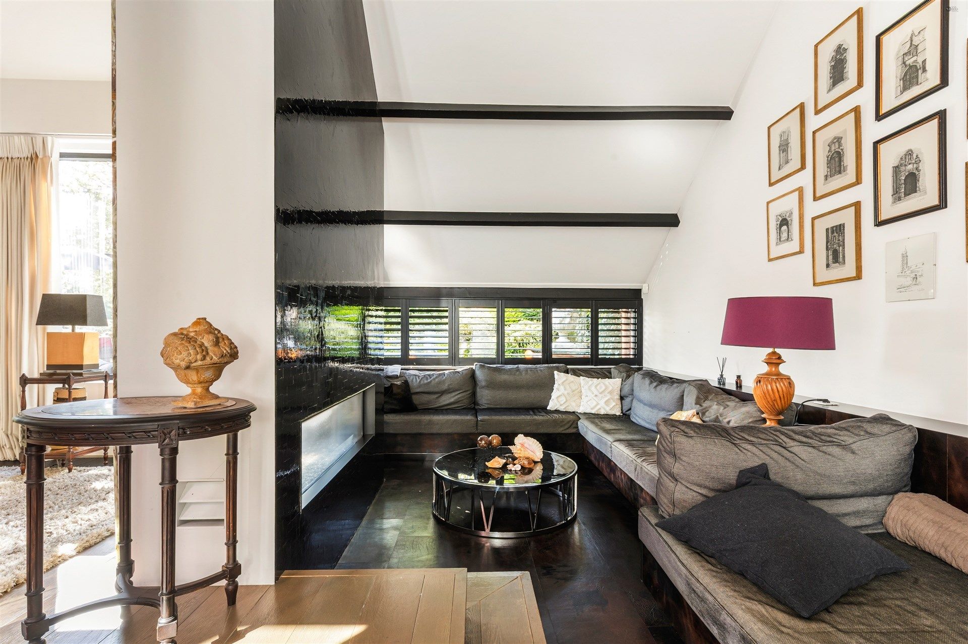 Stijlvolle en hoogwaardig afgewerkte villa met bijgebouw op fantastische locatie op perceel van 1784 m² foto 7