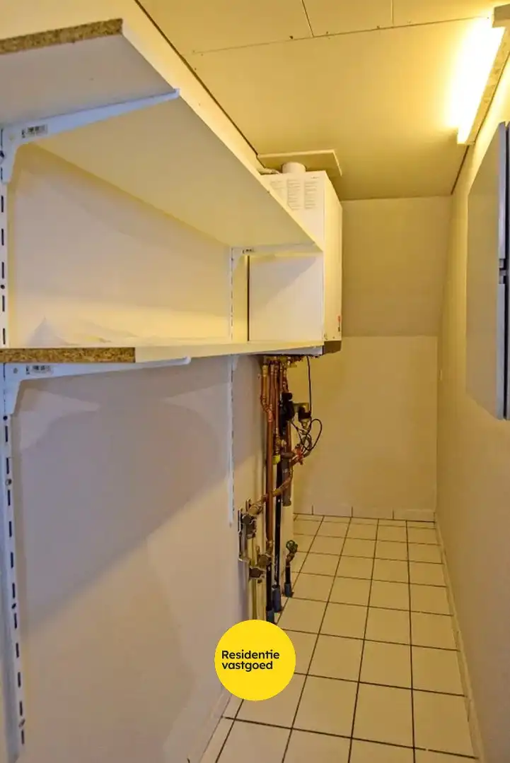 Instapklaar lichtrijk dakappartement in hartje Veurne (61m²) foto 9