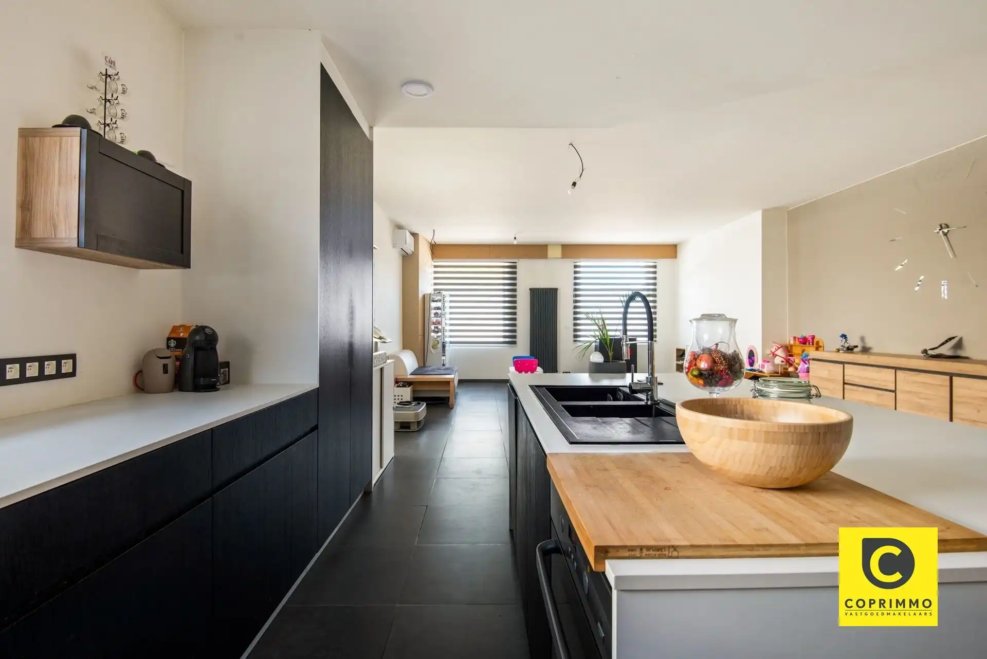 Woning: 4 slk + magazijn foto 3