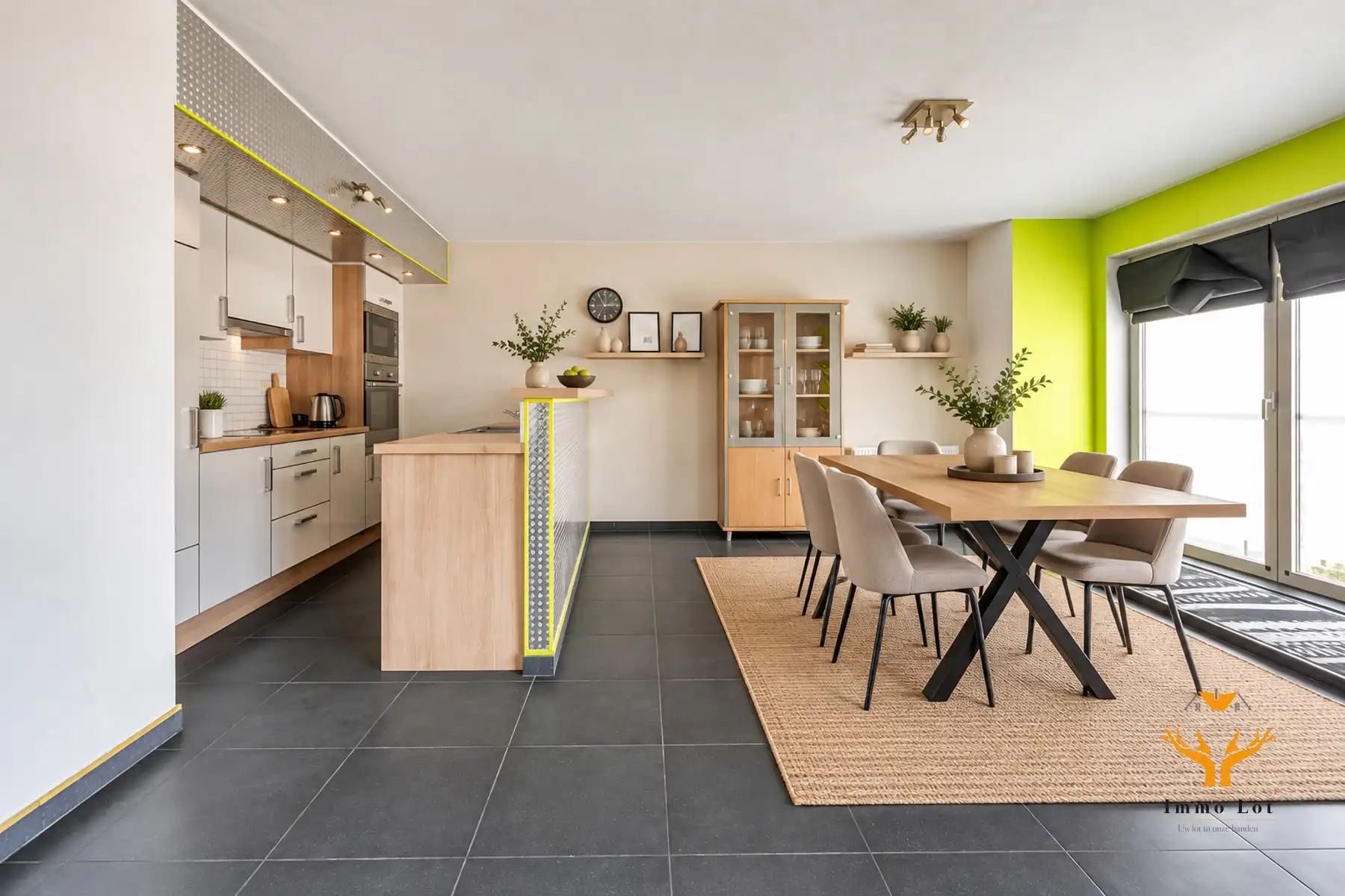 Instapklaar appartement met twee slaapkamers en terras foto 2