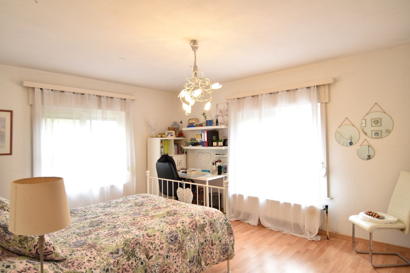 HOB met 4 slaapkamers, praktijkruimte, garage en mooie stukje tuin te koop in Kuurne foto 9