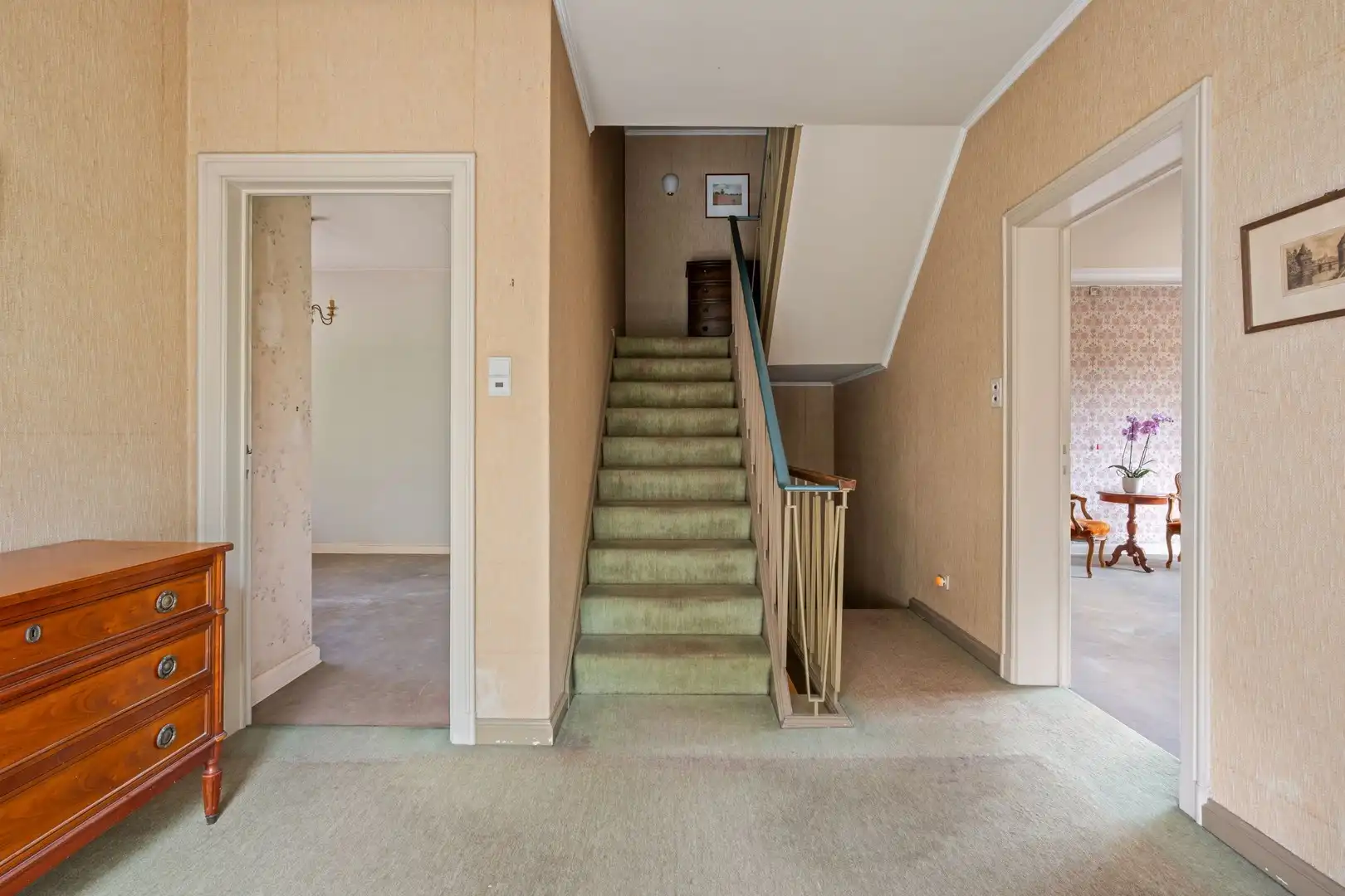 Robuuste halfopen te renoveren woning van de gekende Kortrijkse architect Poly Scherpereel met 3 volwaardige verdiepingen en verrassend ruimtes foto 14