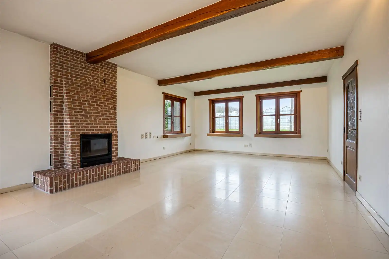 Riante open bebouwing in rustige straat foto 7