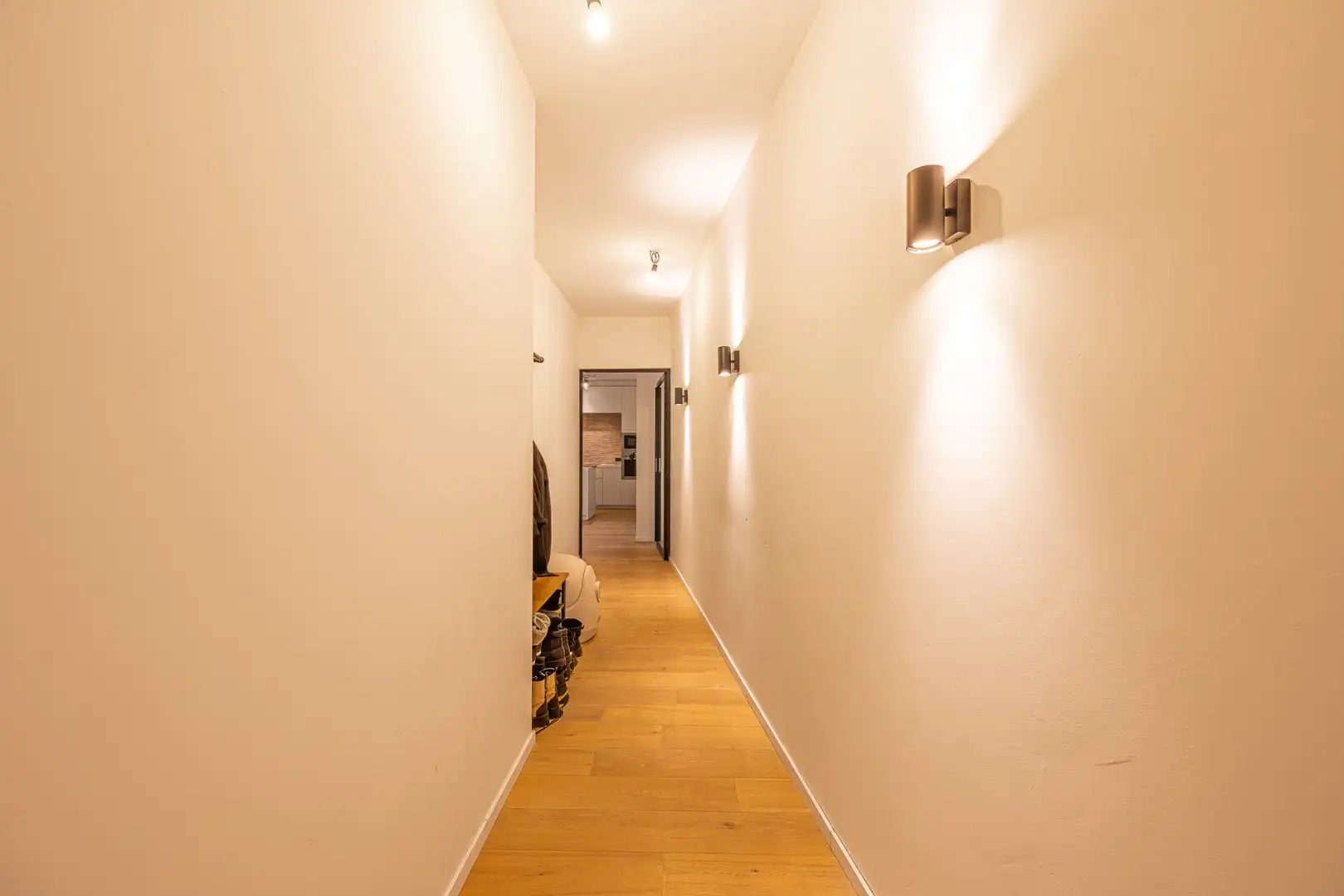 Recent, instapklaar appartement met overdekte staanplaats aan de Broeltorens in Kortrijk foto 13